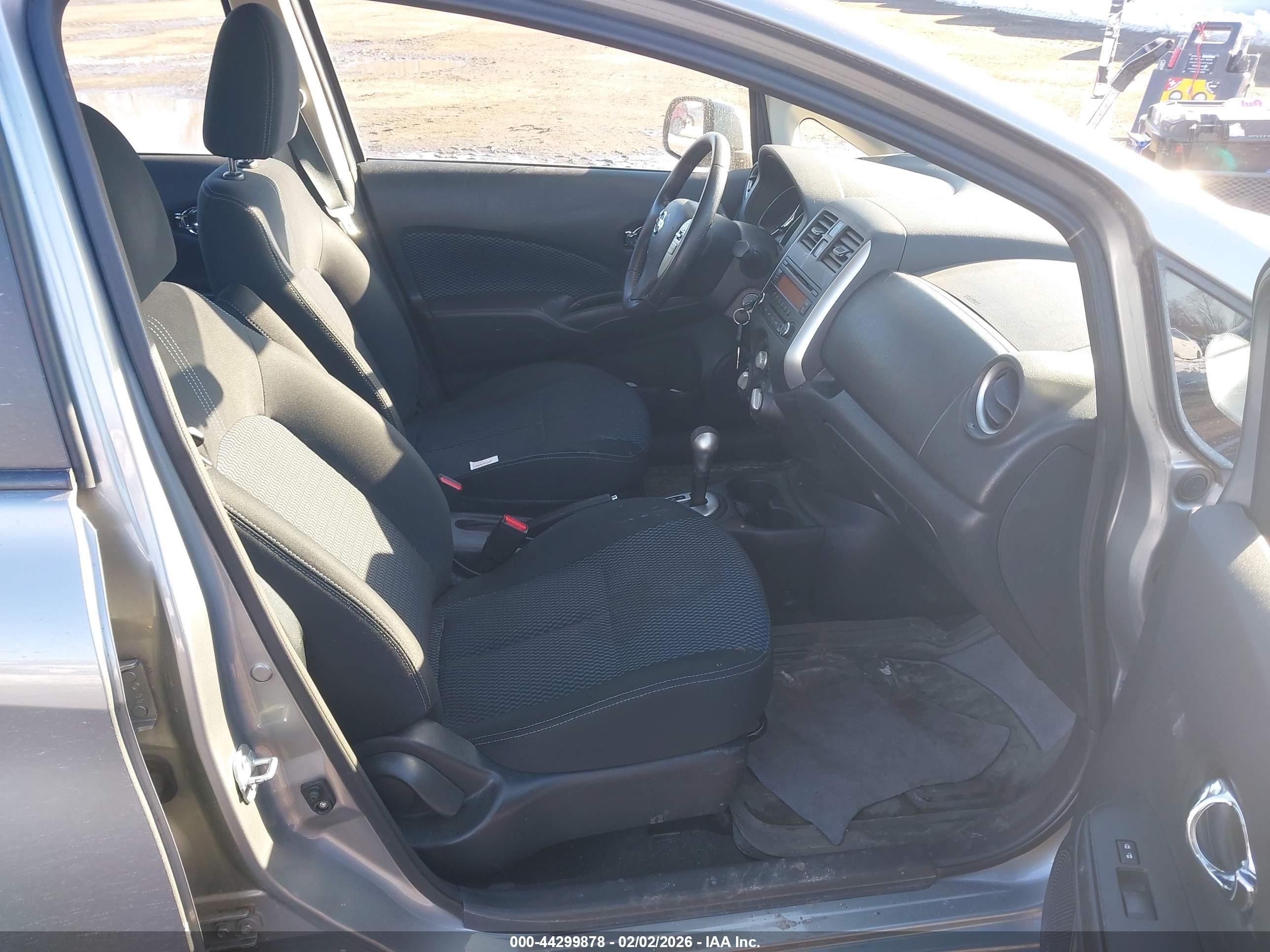 NISSAN VERSA image 5