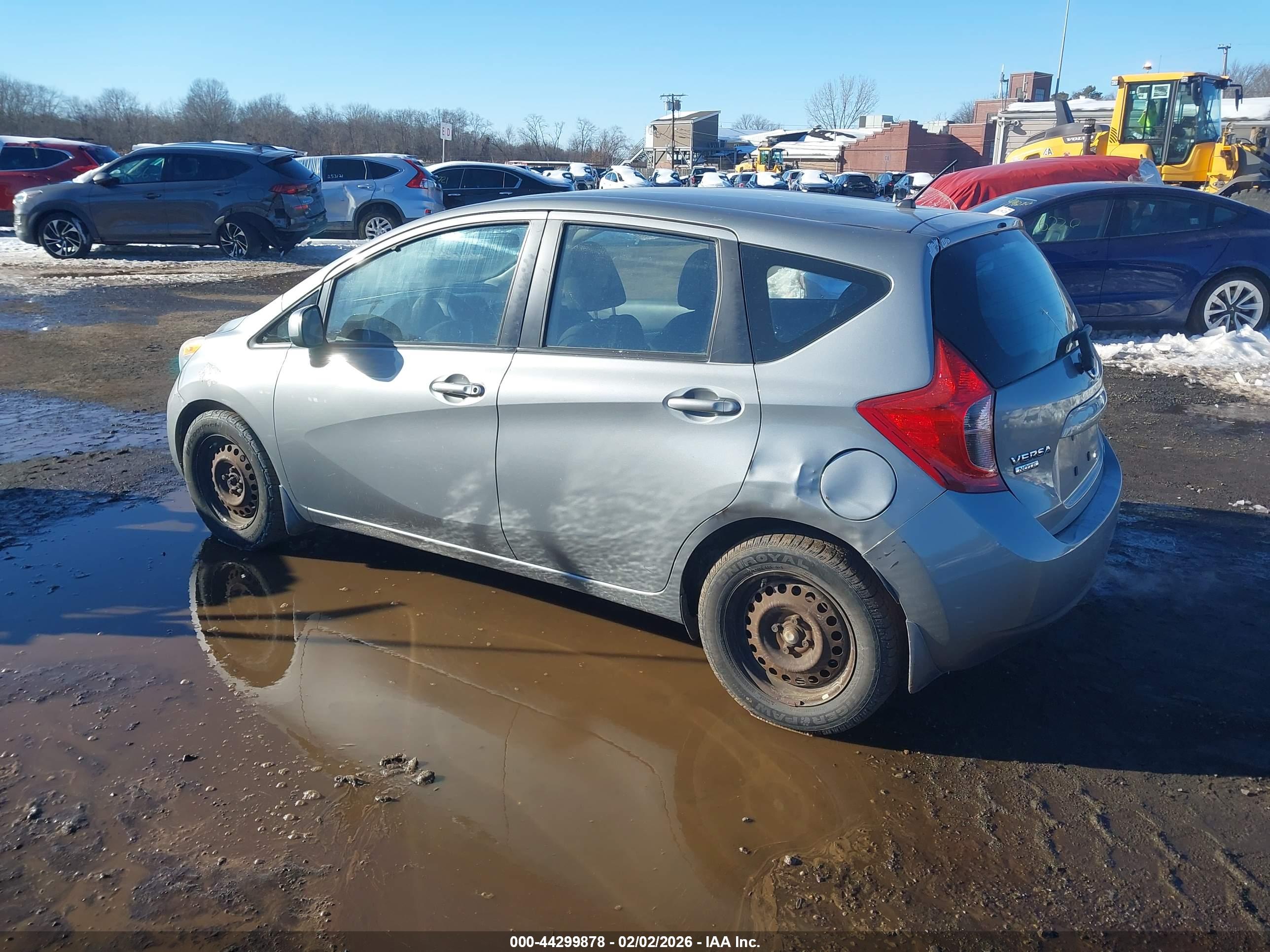 NISSAN VERSA image 6