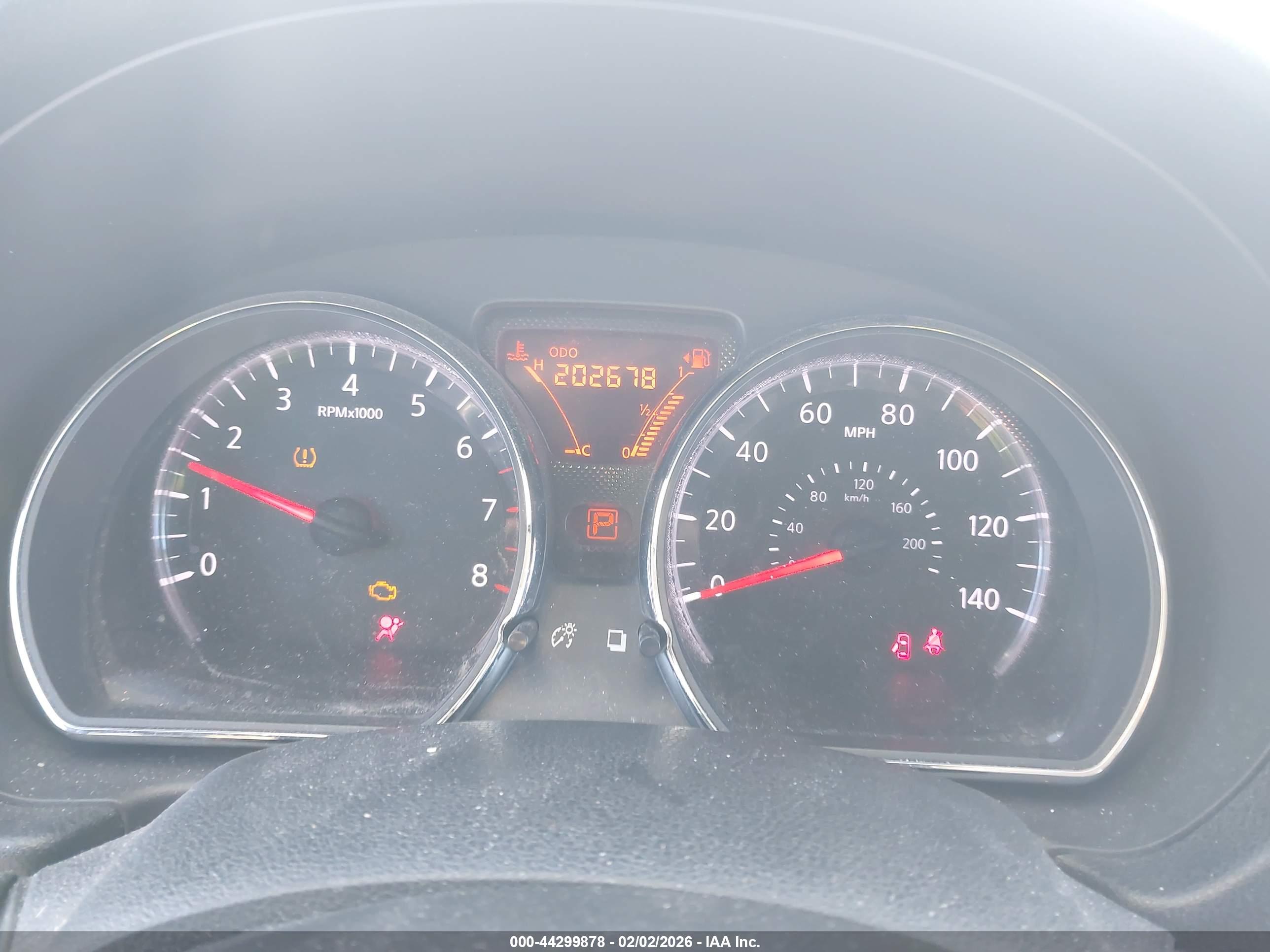 NISSAN VERSA image 7