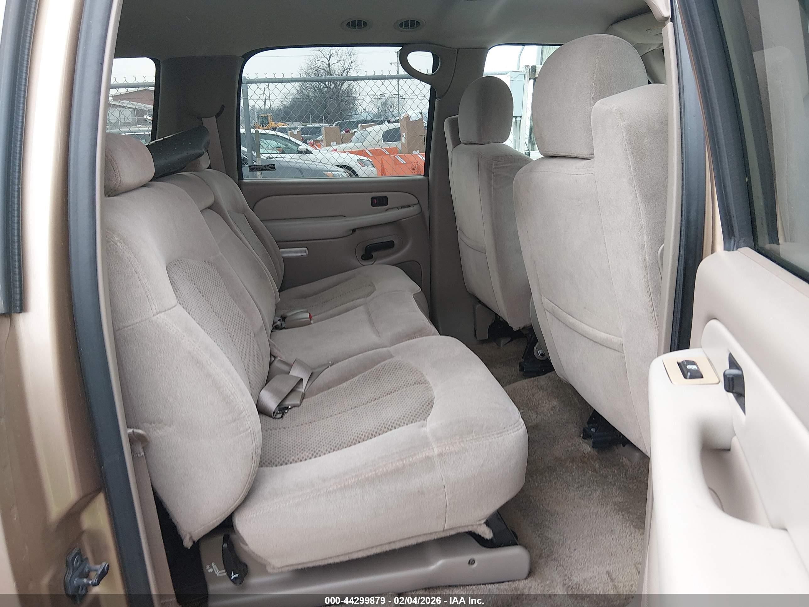 CHEVROLET SUBURBAN image 8