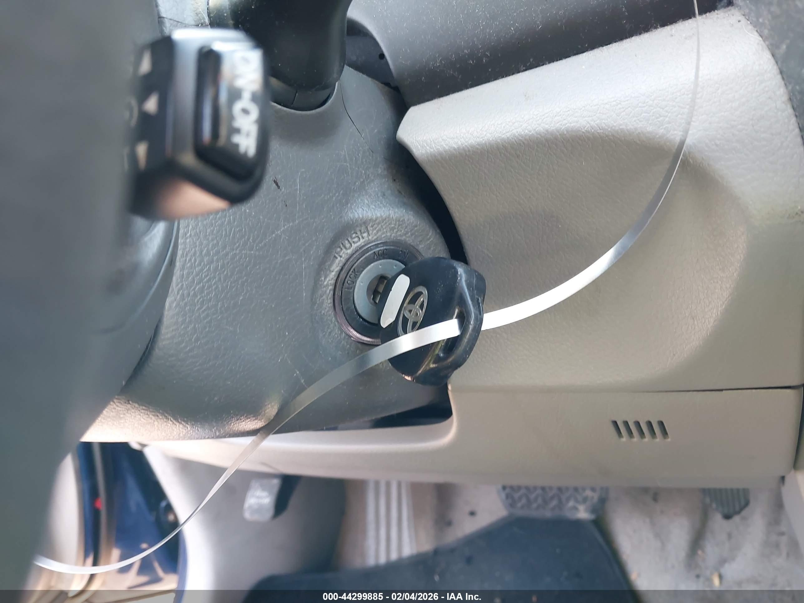 TOYOTA CAMRY image 11