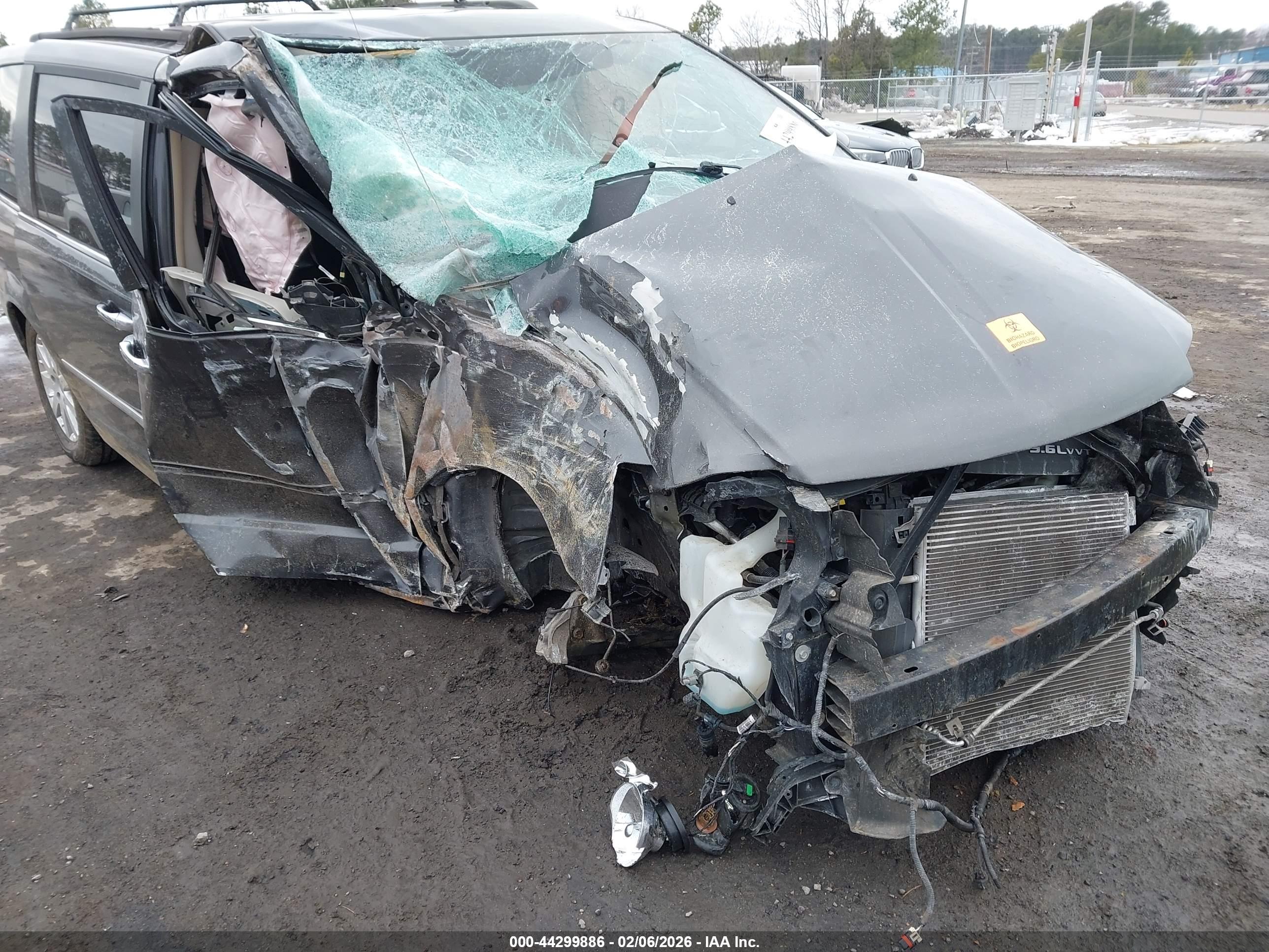 CHRYSLER TOWN image 6