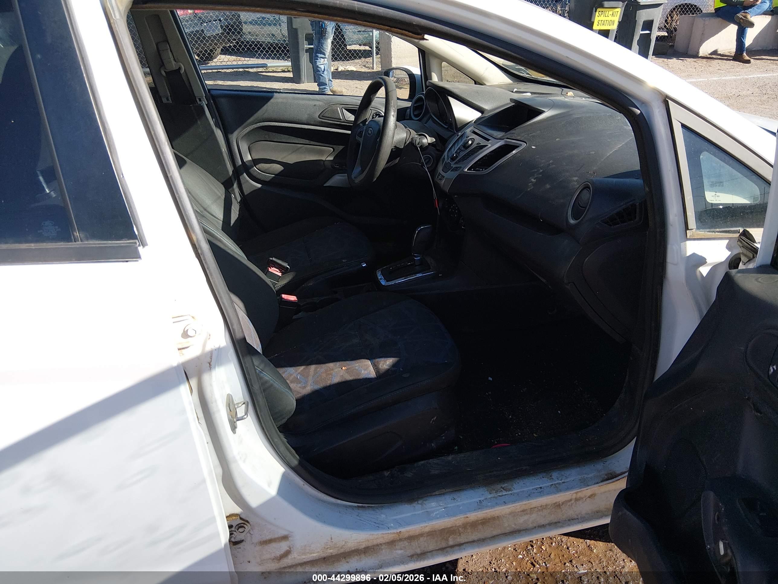 FORD FIESTA image 5