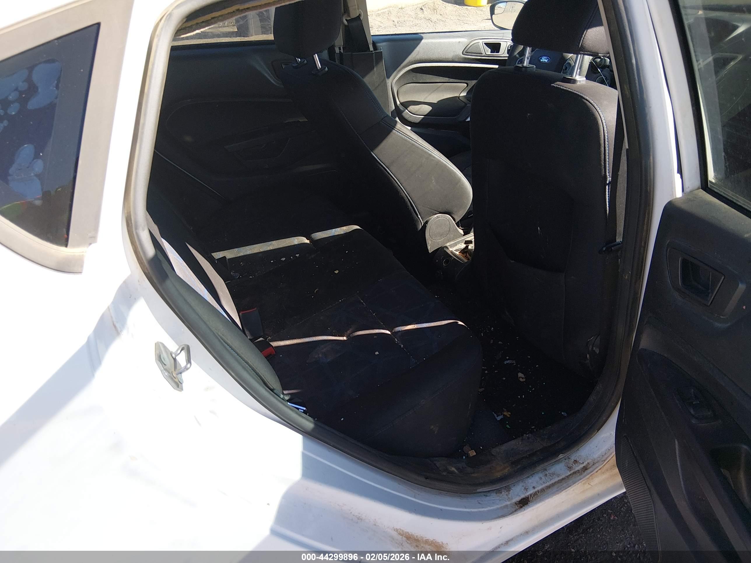 FORD FIESTA image 8