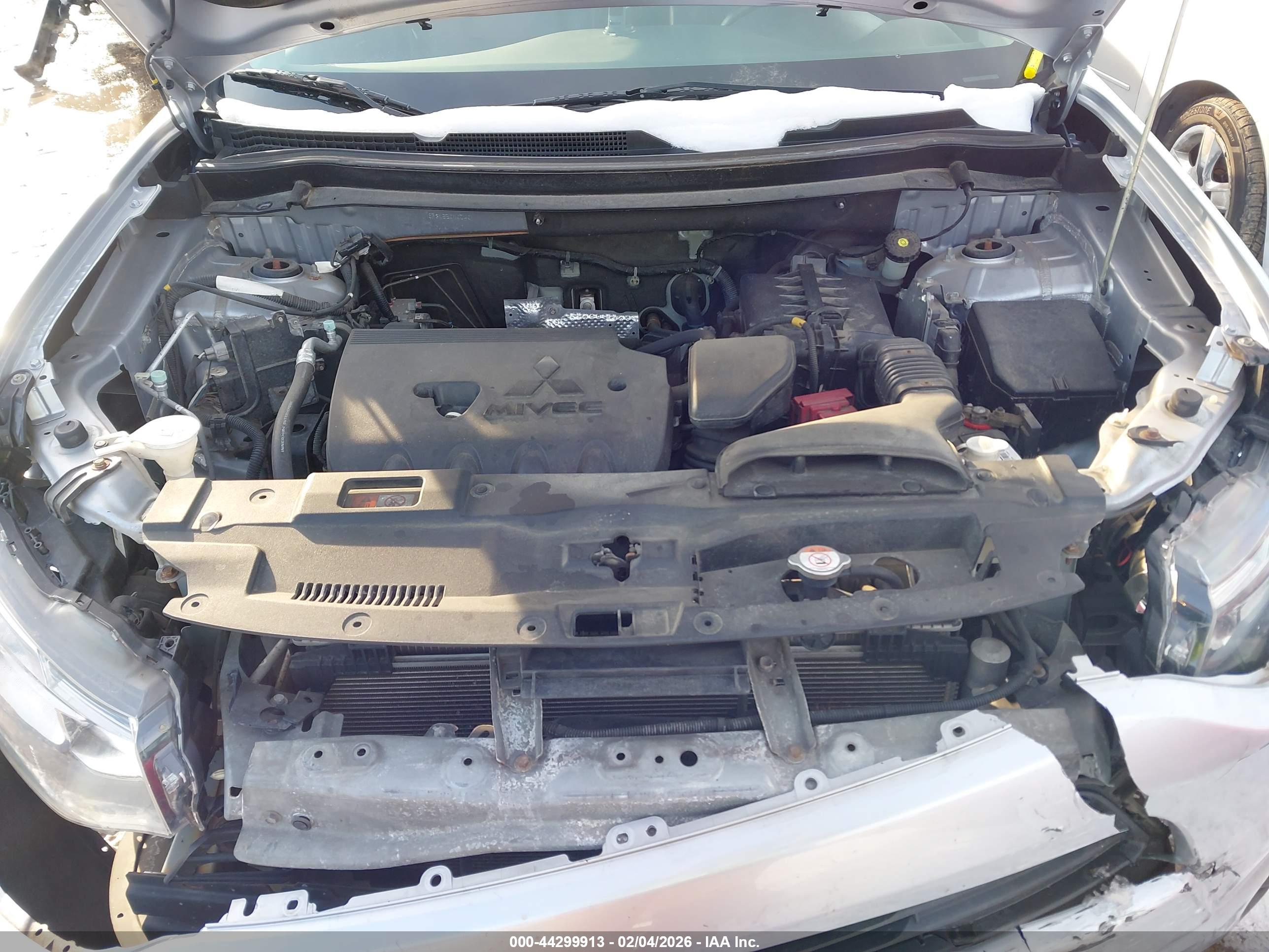 MITSUBISHI OUTLANDER image 10