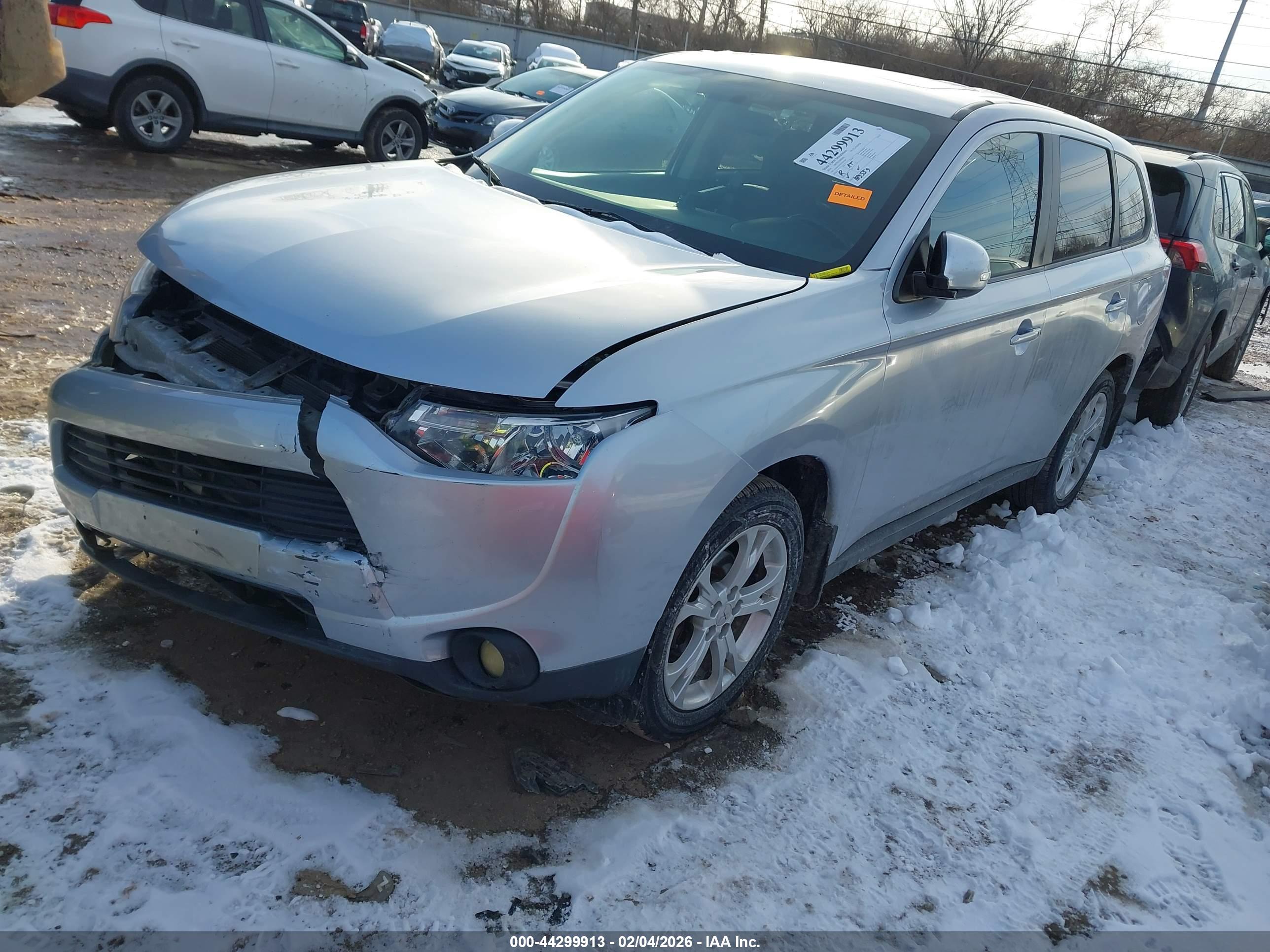 MITSUBISHI OUTLANDER image 2
