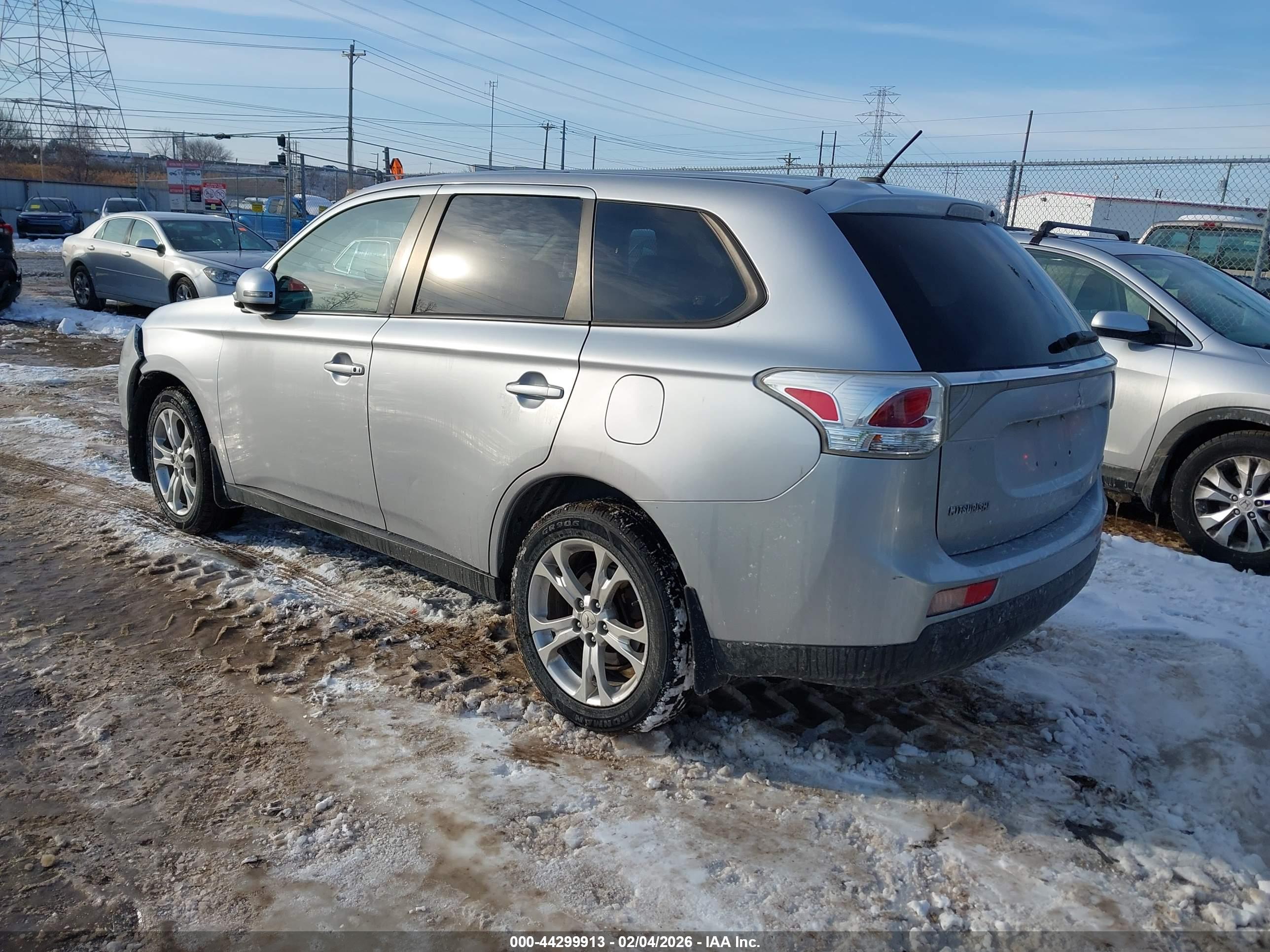 MITSUBISHI OUTLANDER image 3