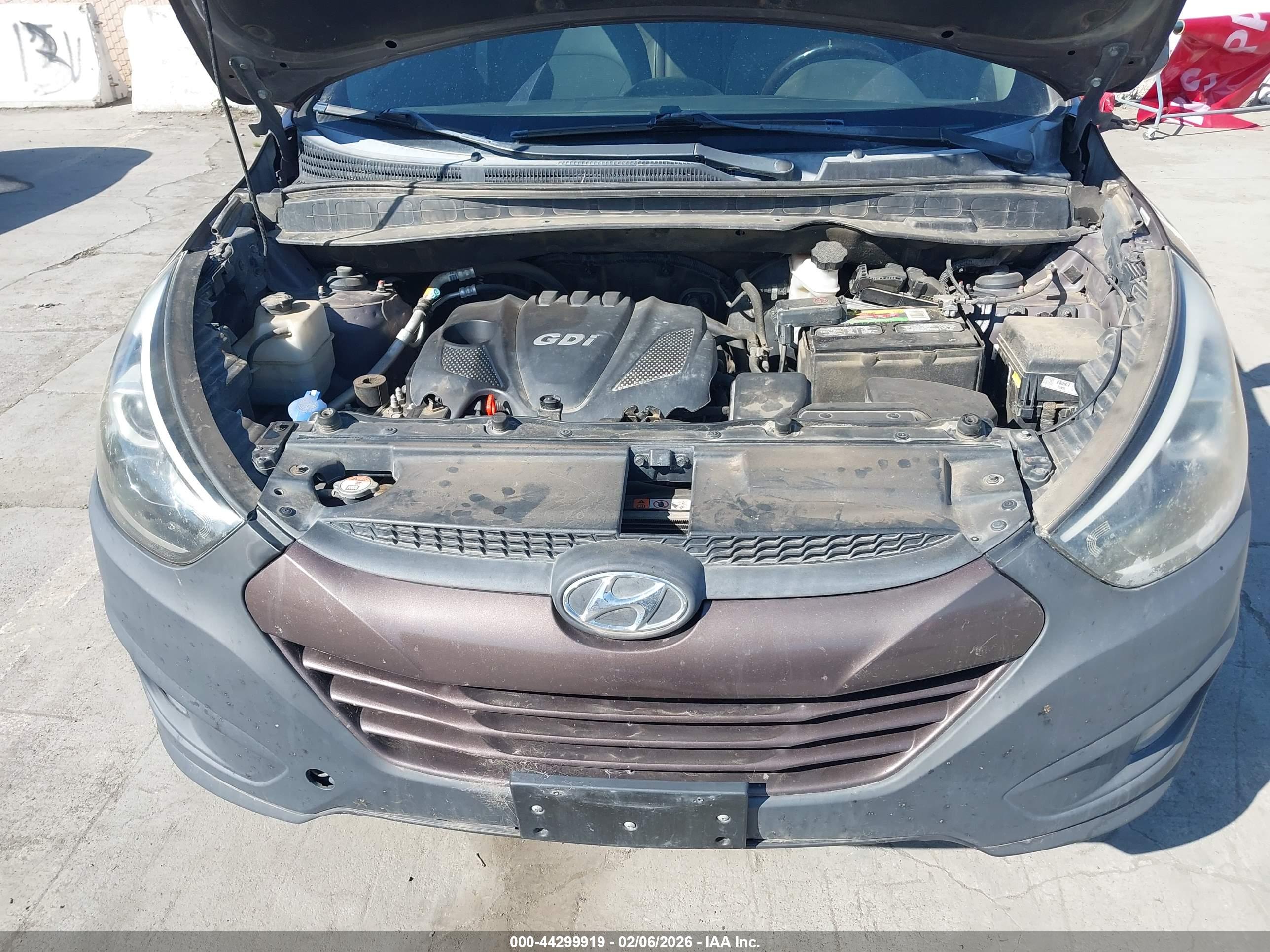 HYUNDAI TUCSON image 10