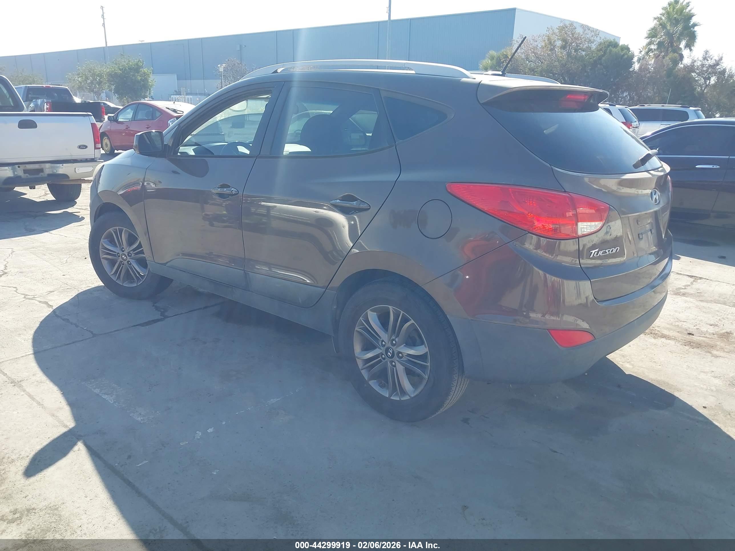 HYUNDAI TUCSON image 3