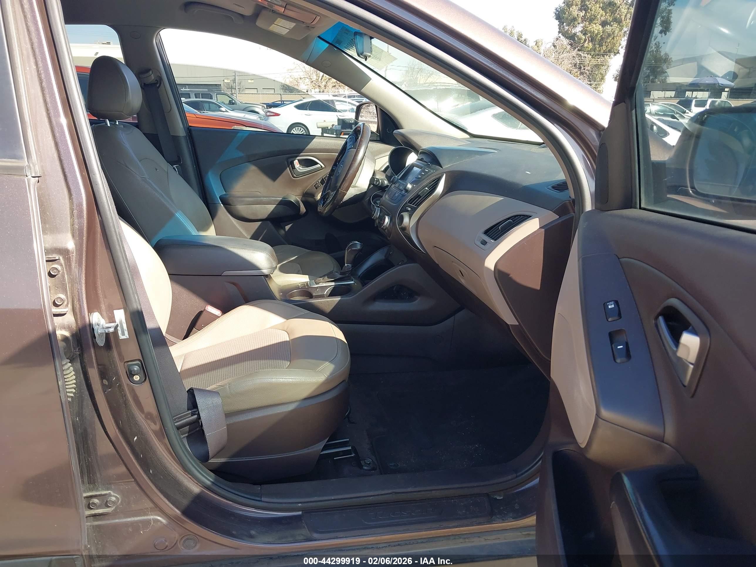 HYUNDAI TUCSON image 5