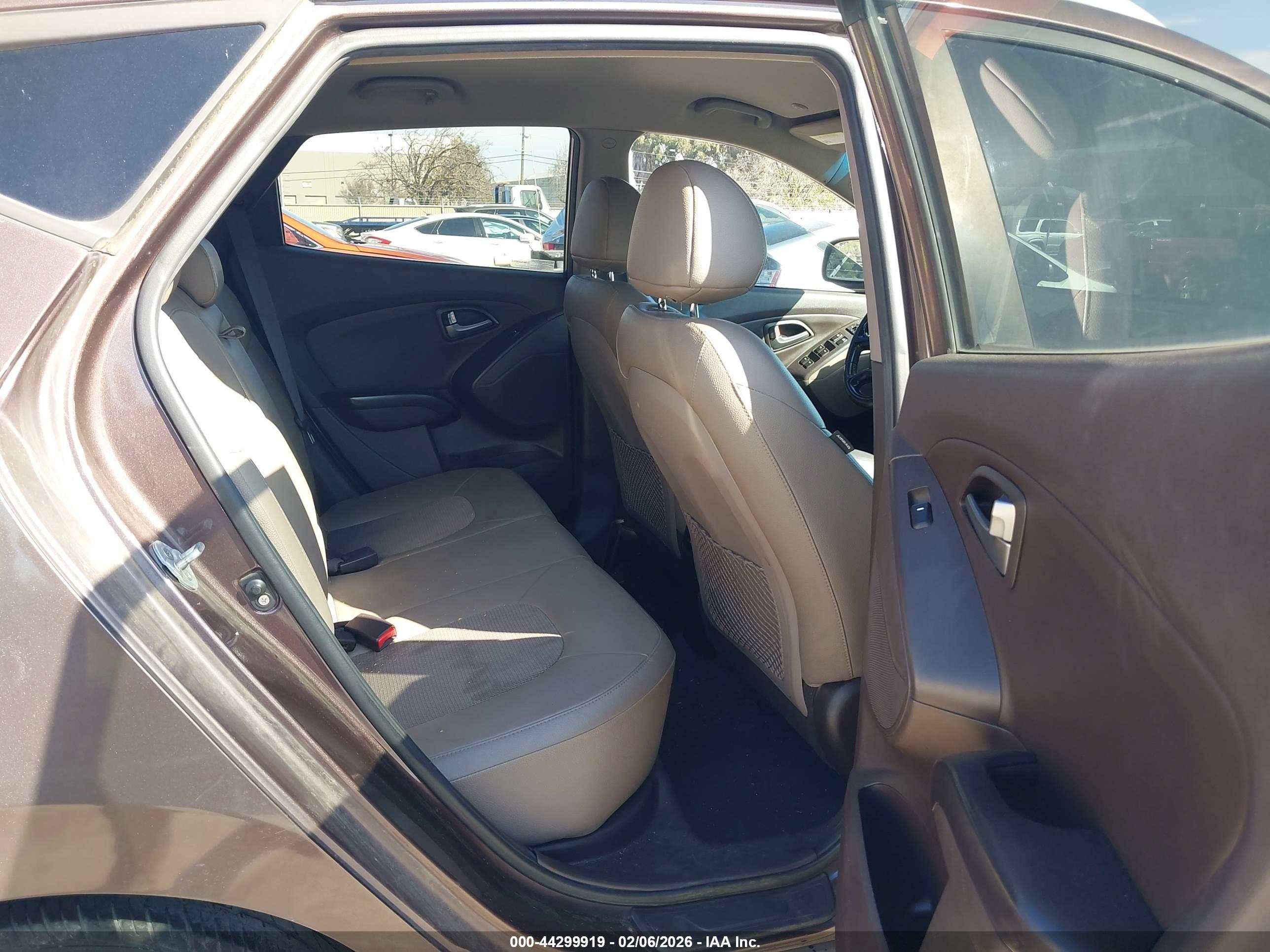 HYUNDAI TUCSON image 8