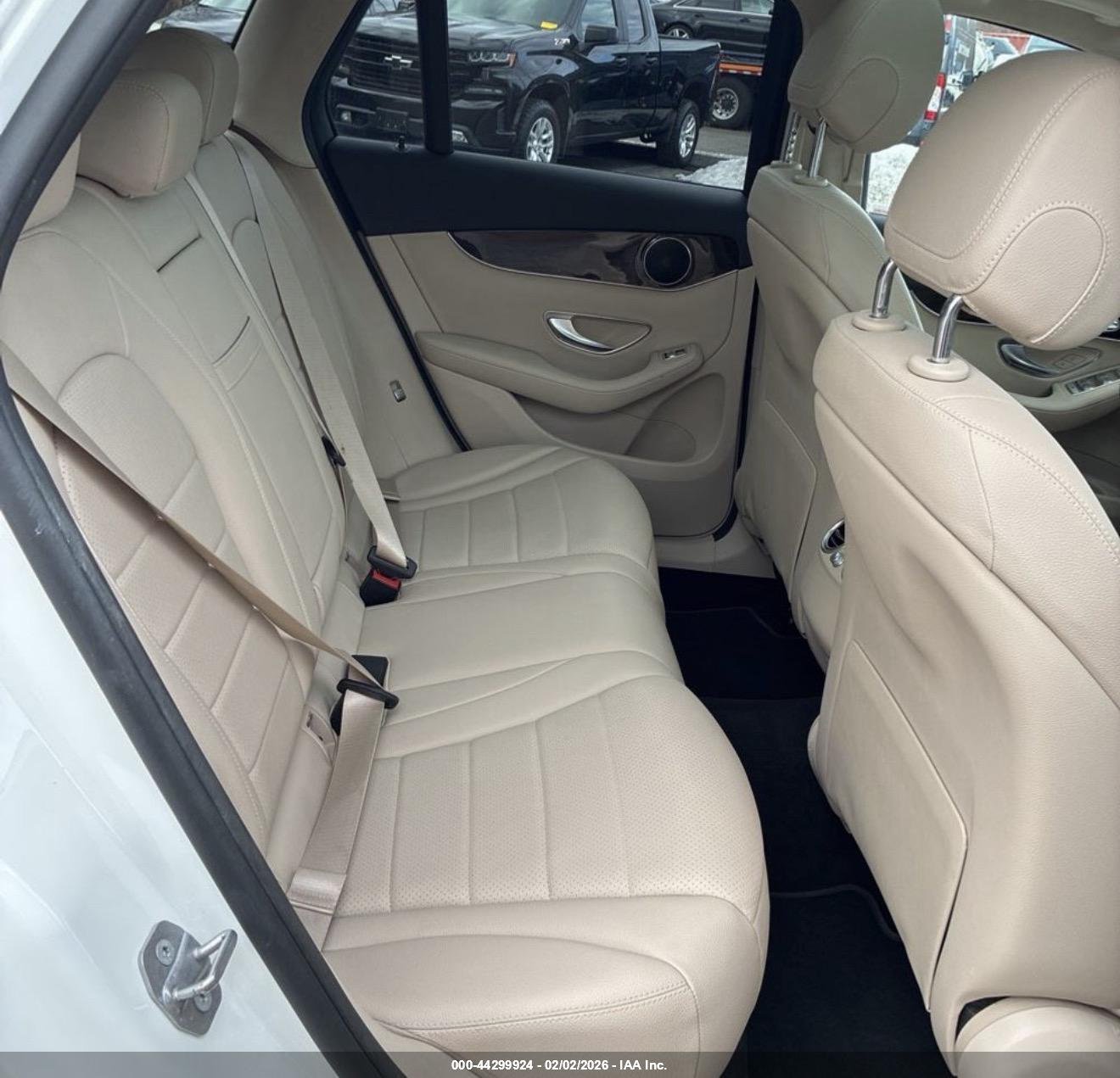 MERCEDES-BENZ GLC image 8