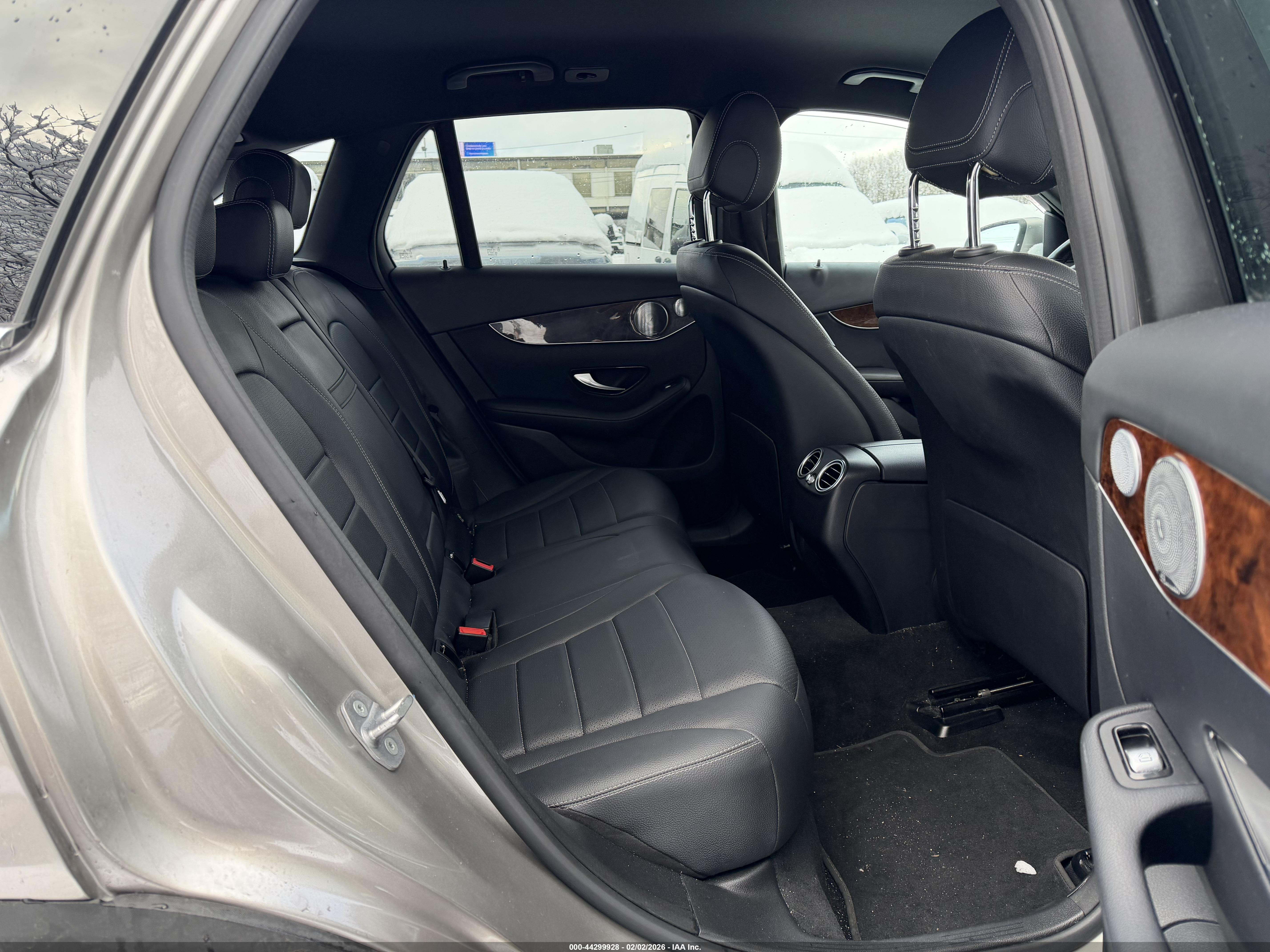 MERCEDES-BENZ GLC image 8
