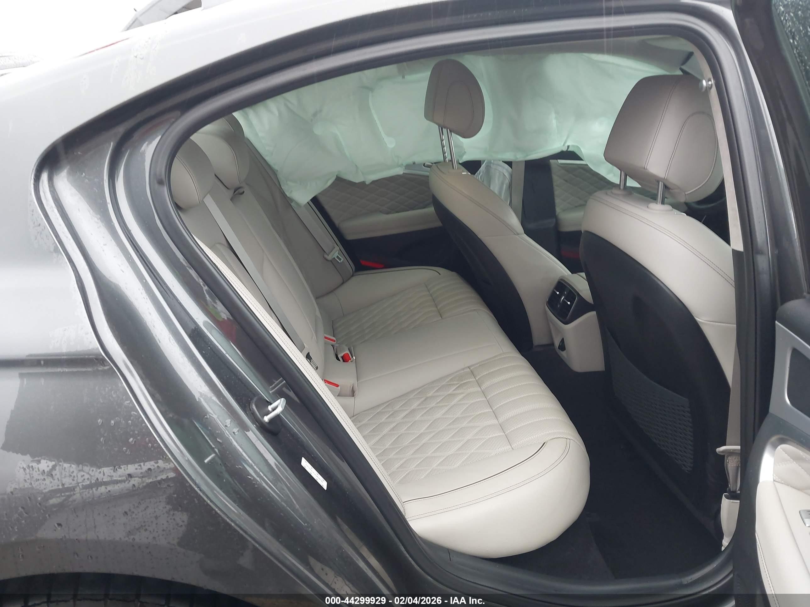 GENESIS G70 image 8