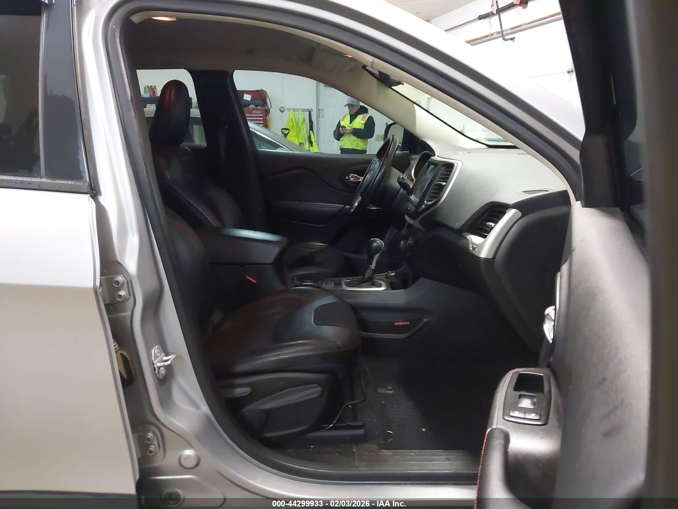 JEEP CHEROKEE image 5