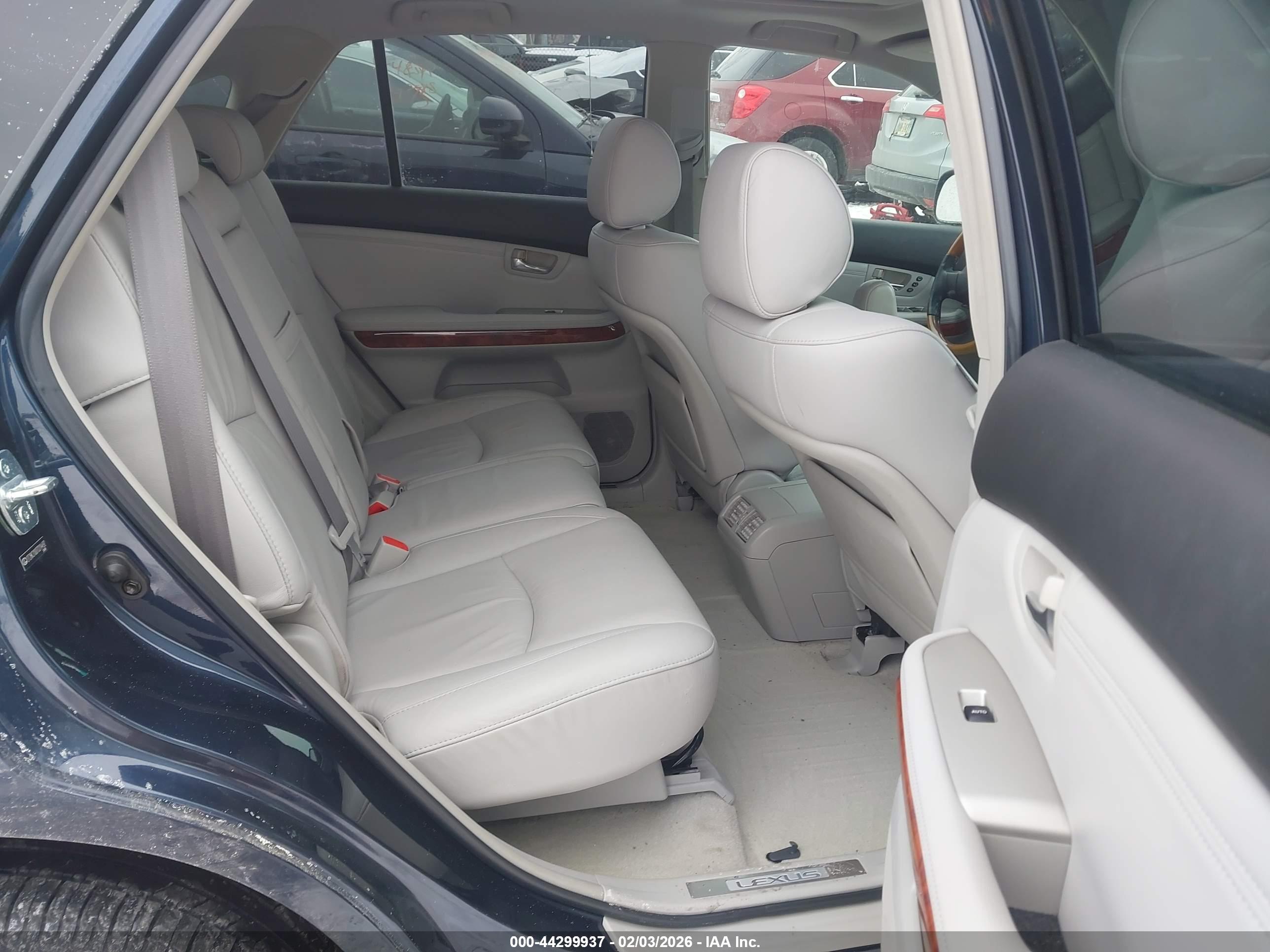 LEXUS RX image 8