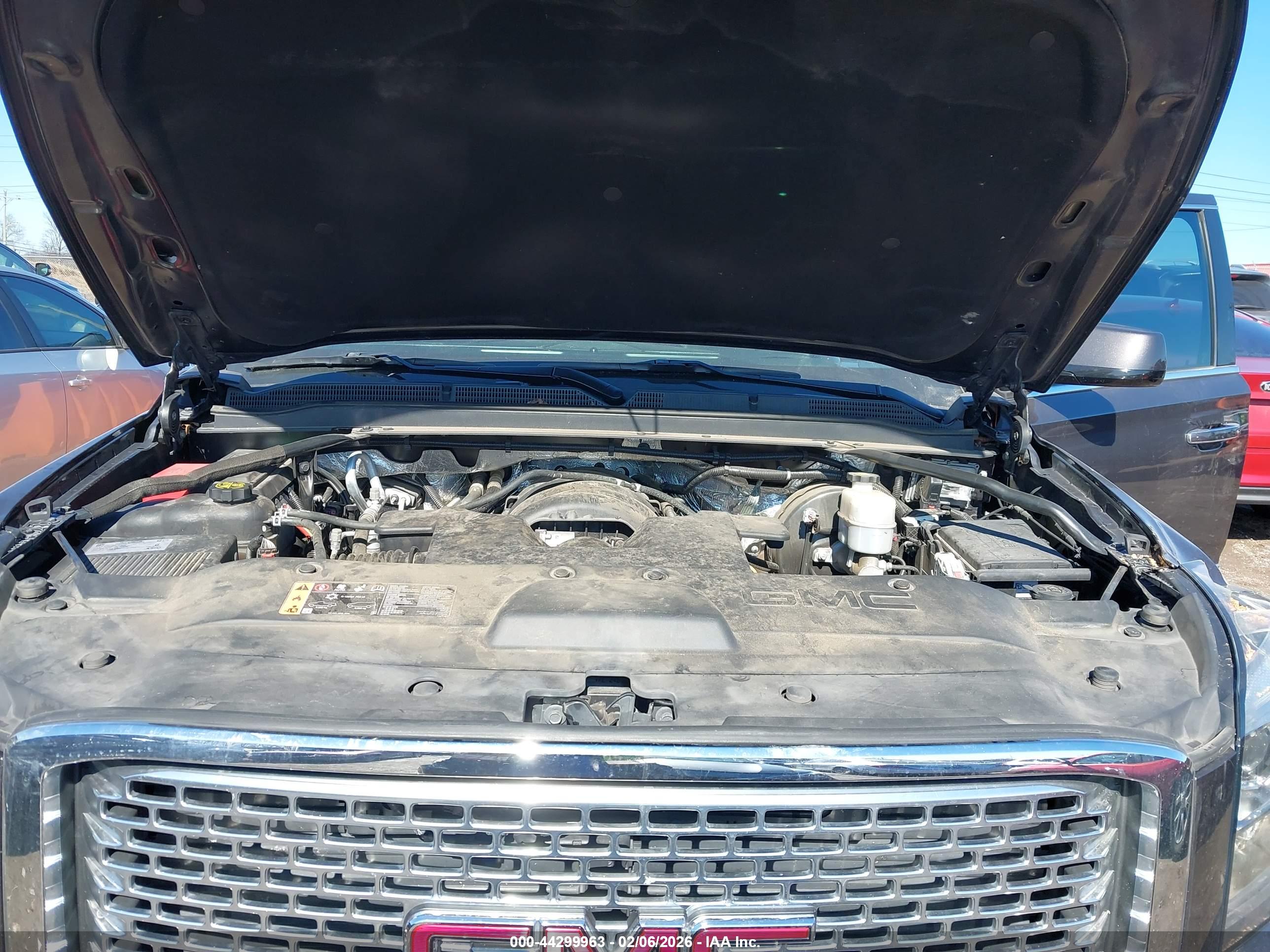 GMC YUKON image 10