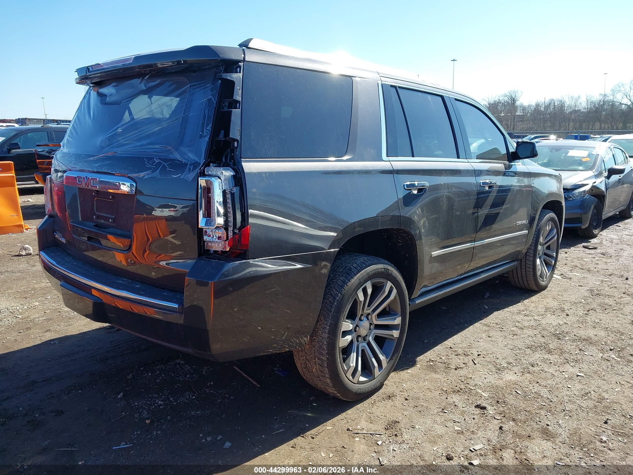GMC YUKON image 4