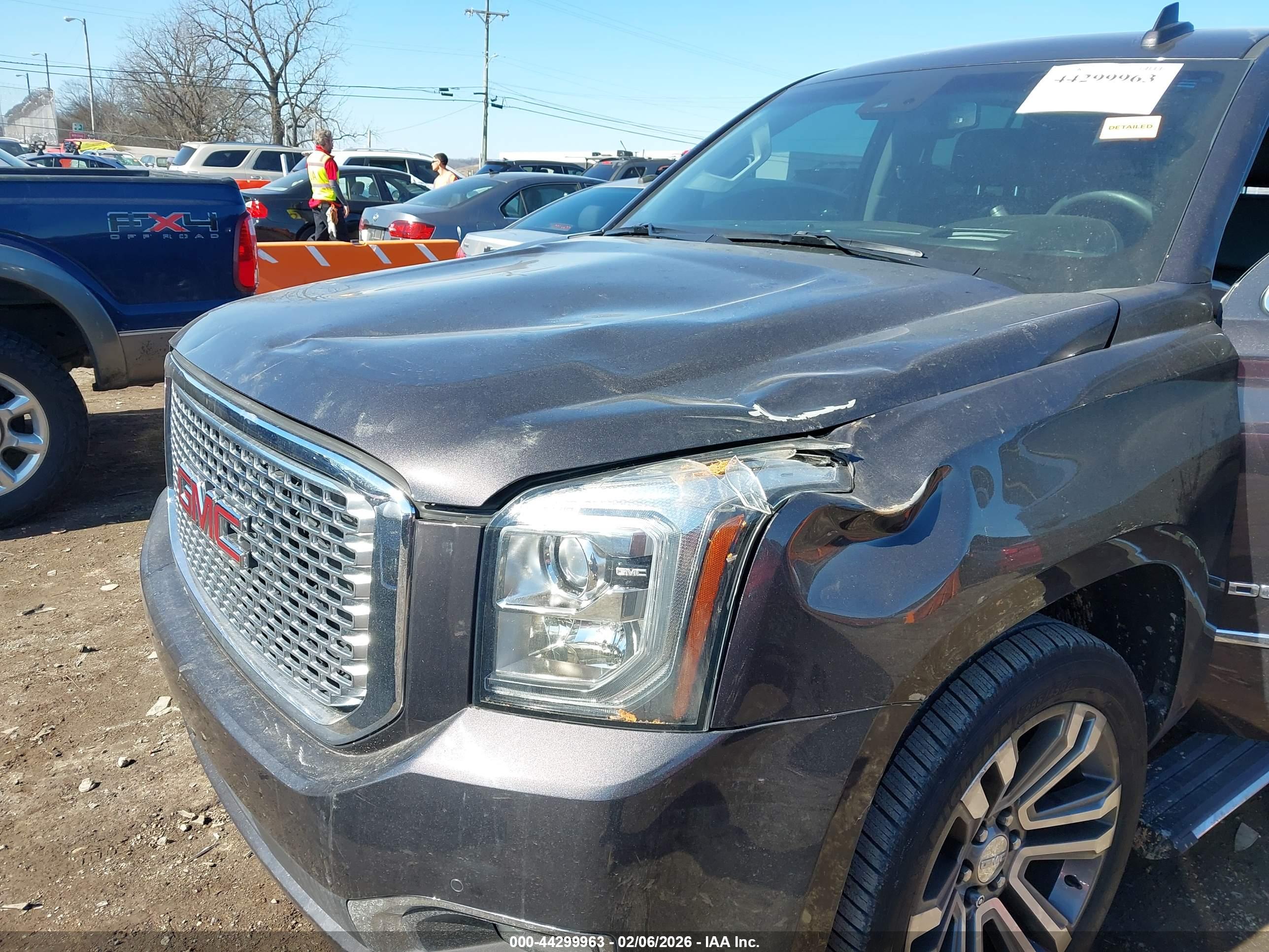 GMC YUKON image 6