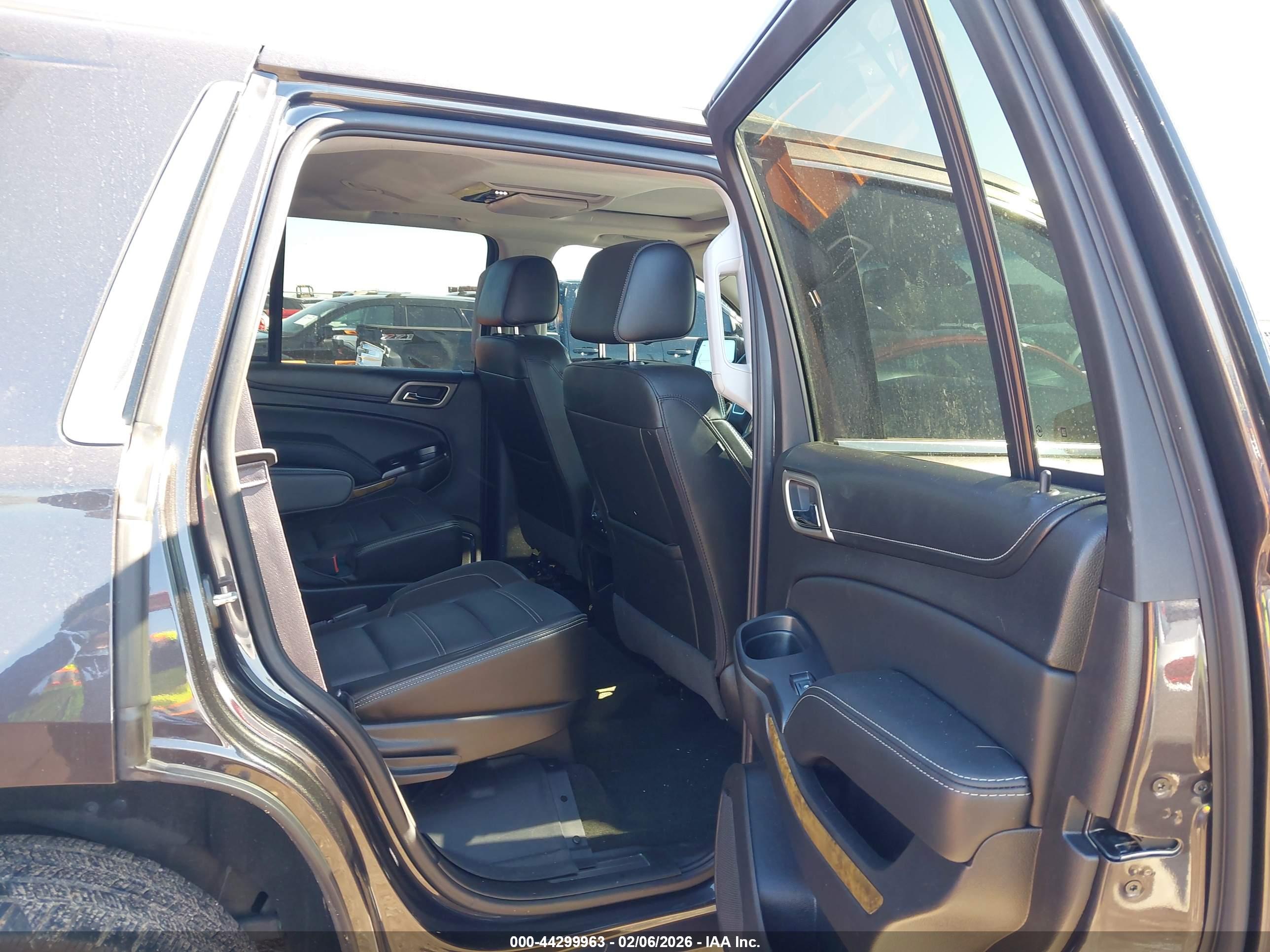 GMC YUKON image 8