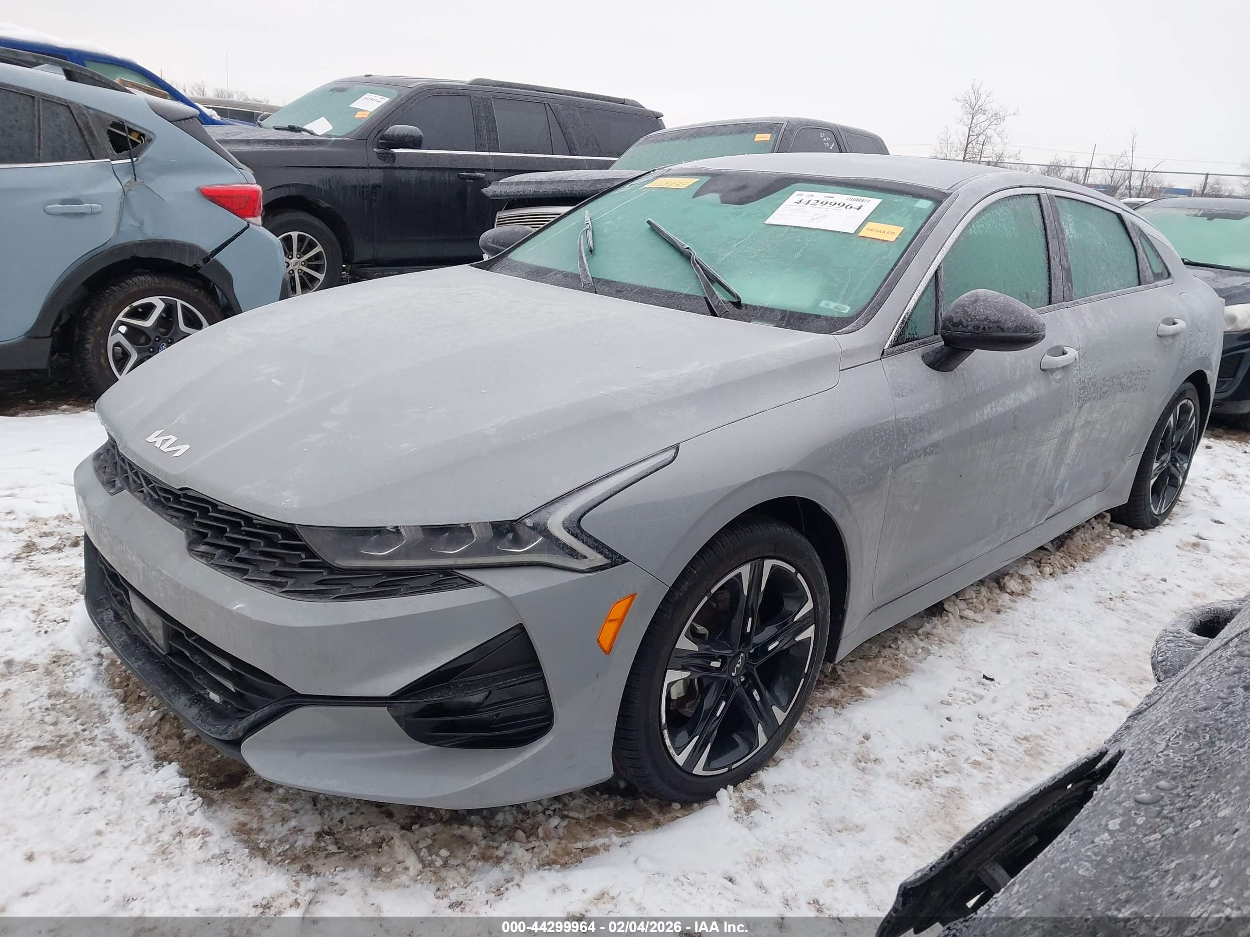 KIA K5 image 2