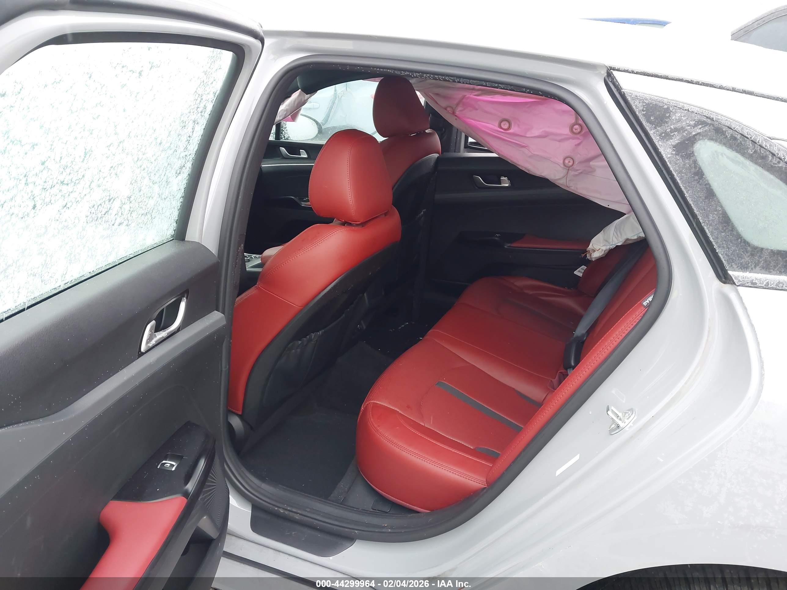 KIA K5 image 8