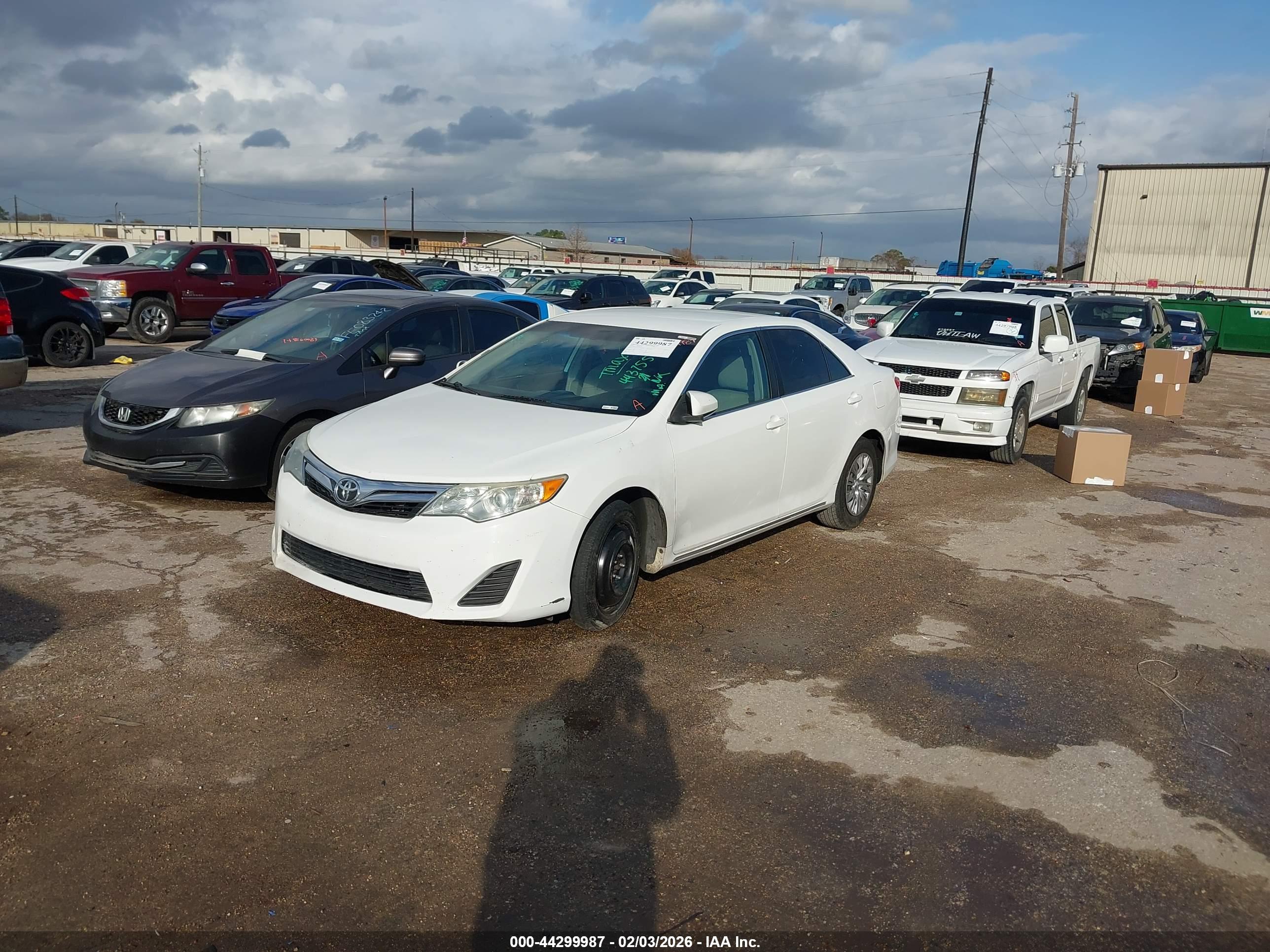 TOYOTA CAMRY image 2