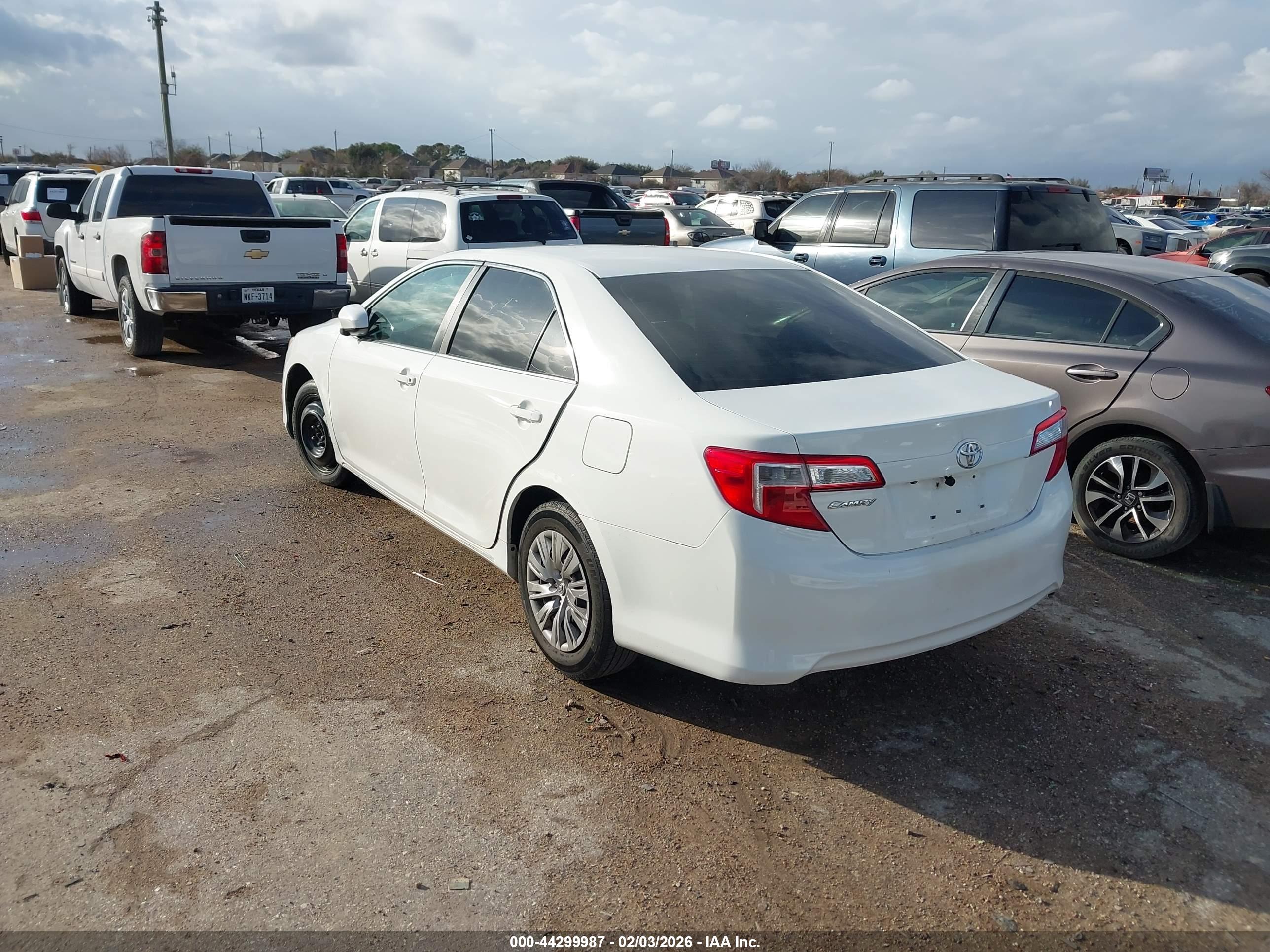 TOYOTA CAMRY image 3