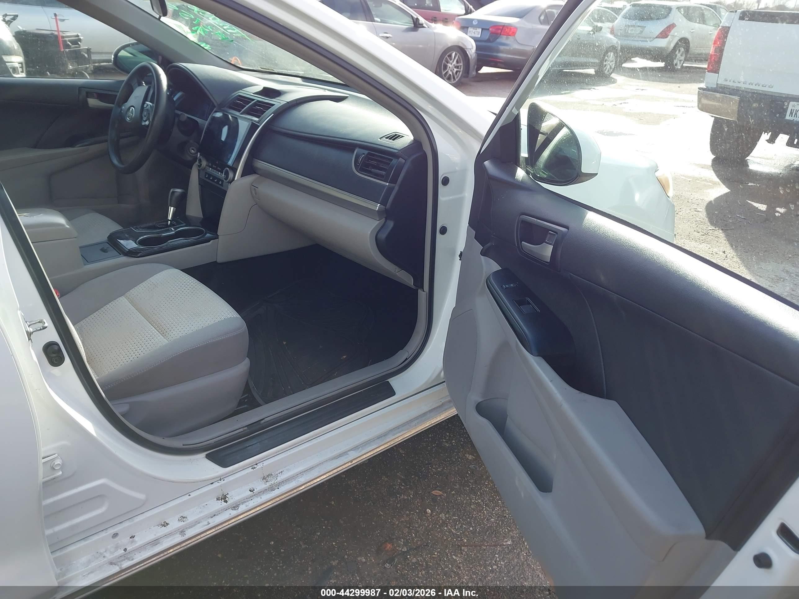 TOYOTA CAMRY image 5