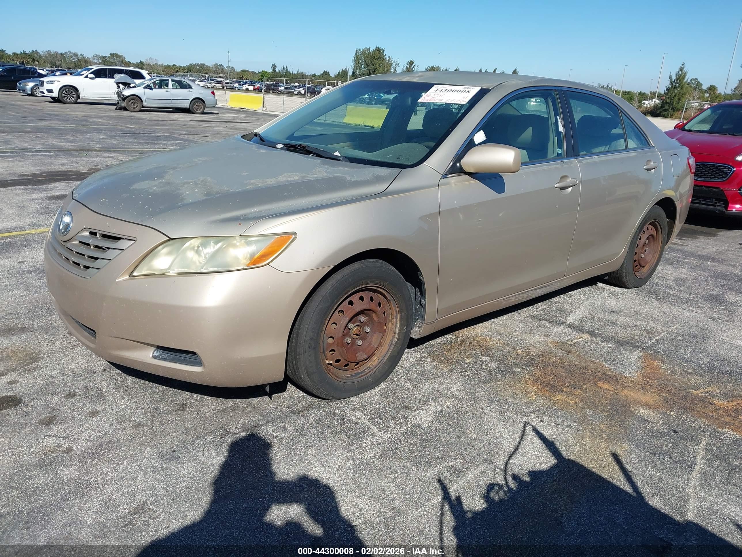 TOYOTA CAMRY image 2