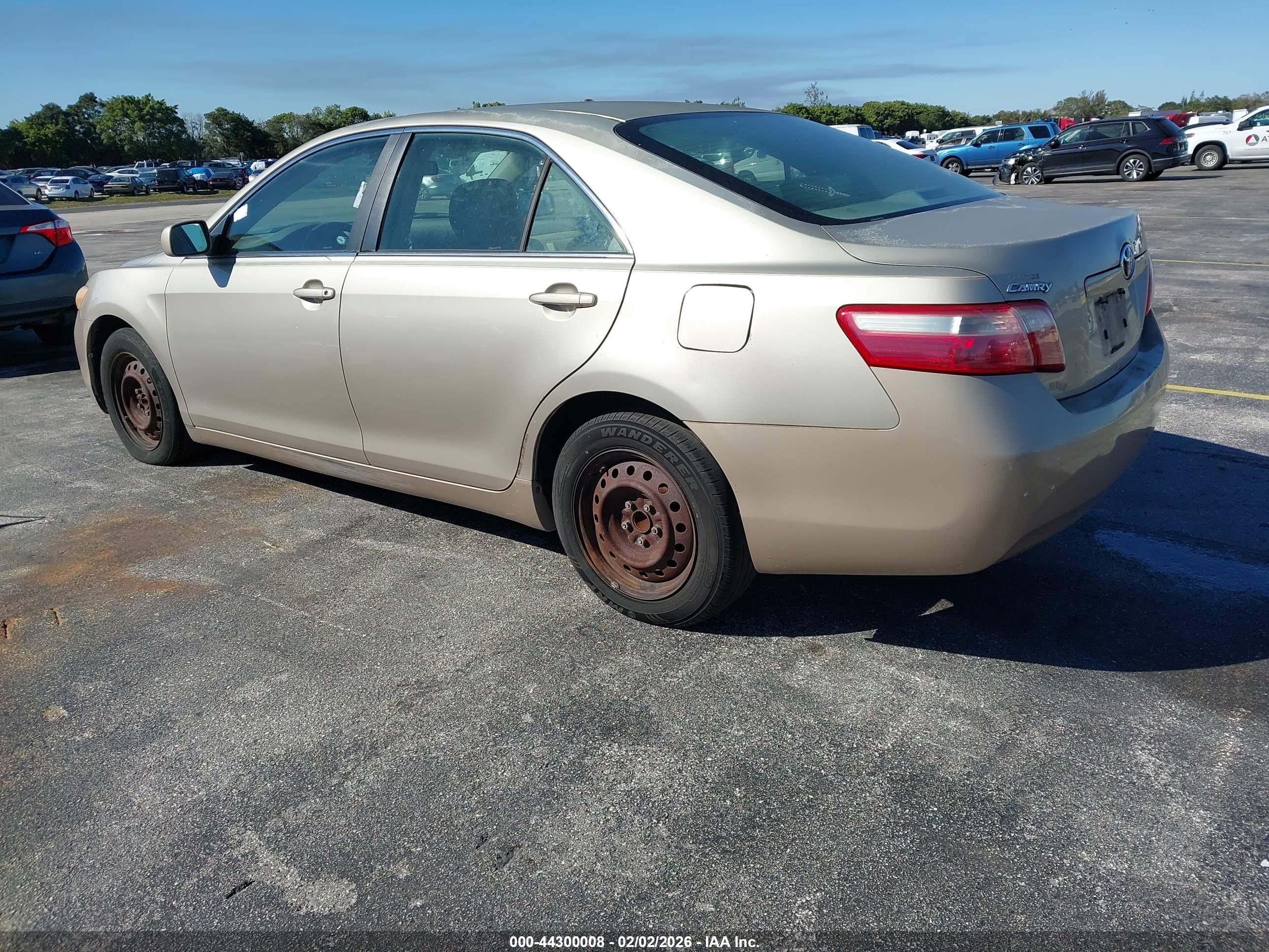 TOYOTA CAMRY image 3