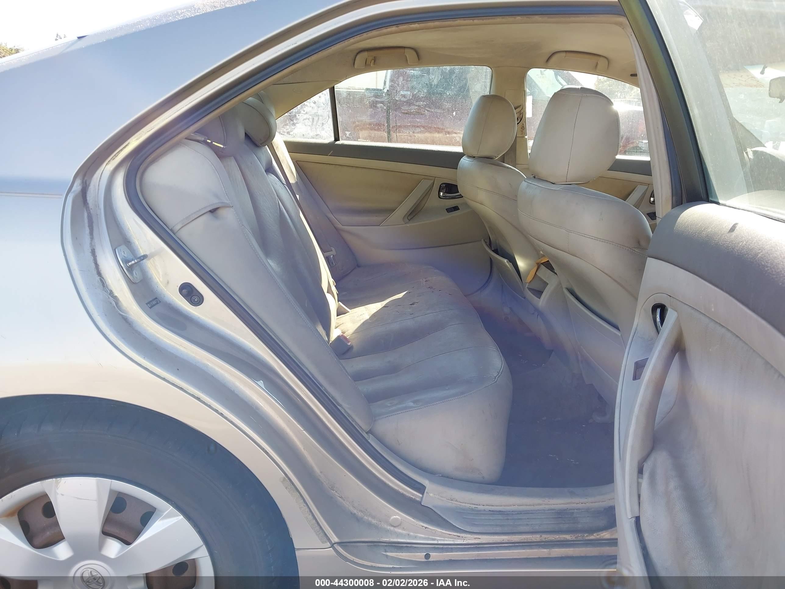 TOYOTA CAMRY image 8