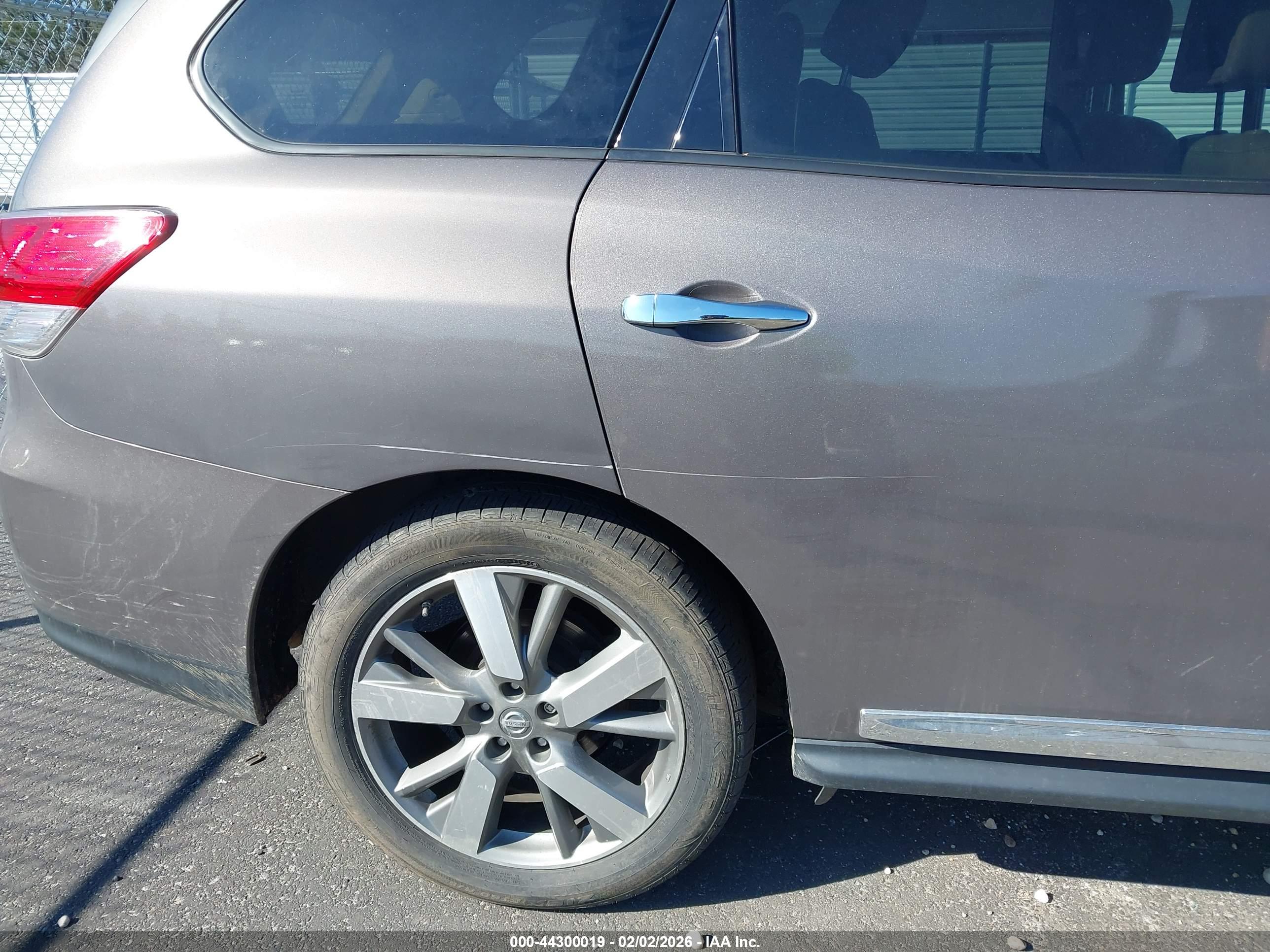 NISSAN PATHFINDER image 6