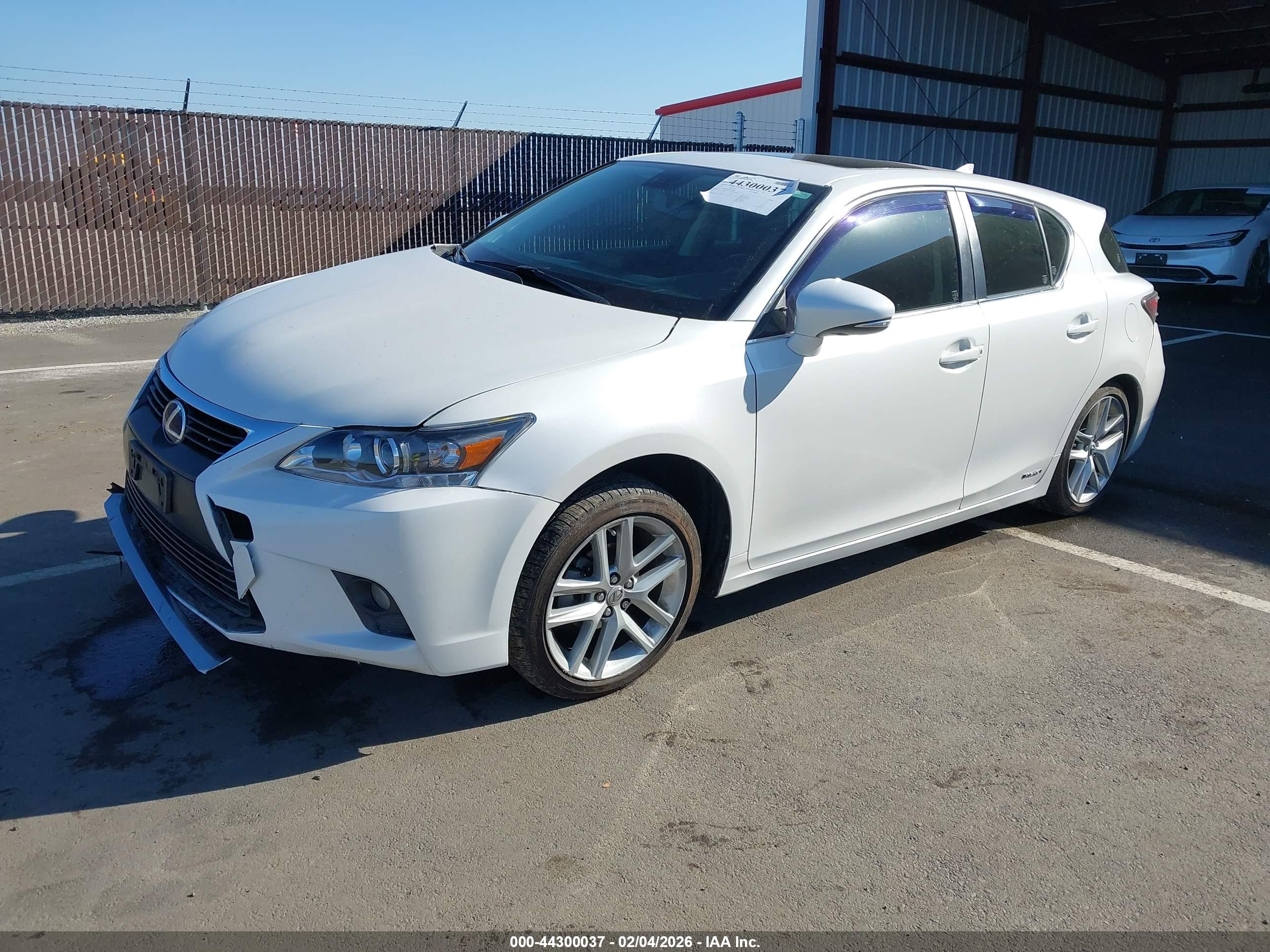 LEXUS CT image 2