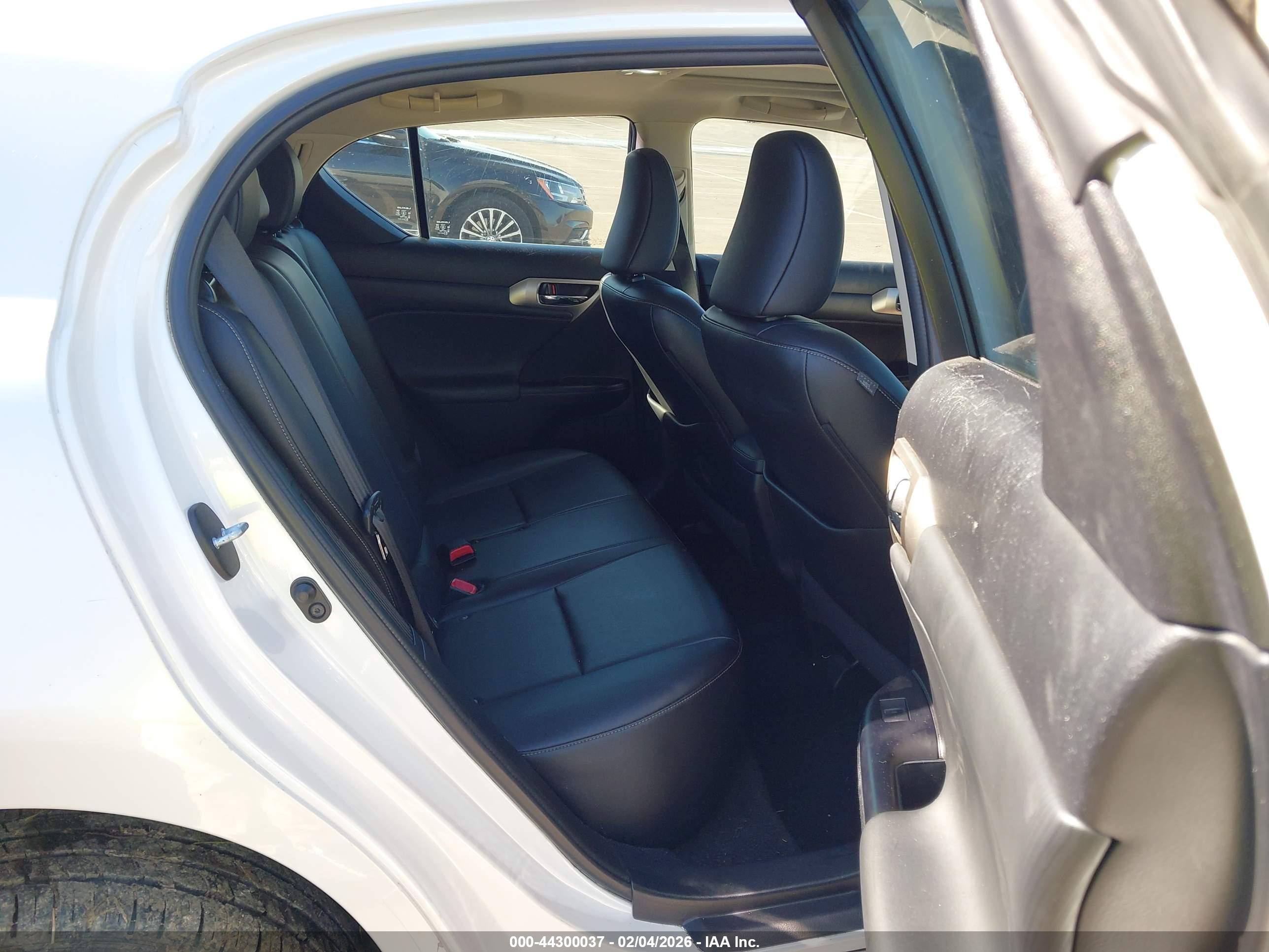 LEXUS CT image 8