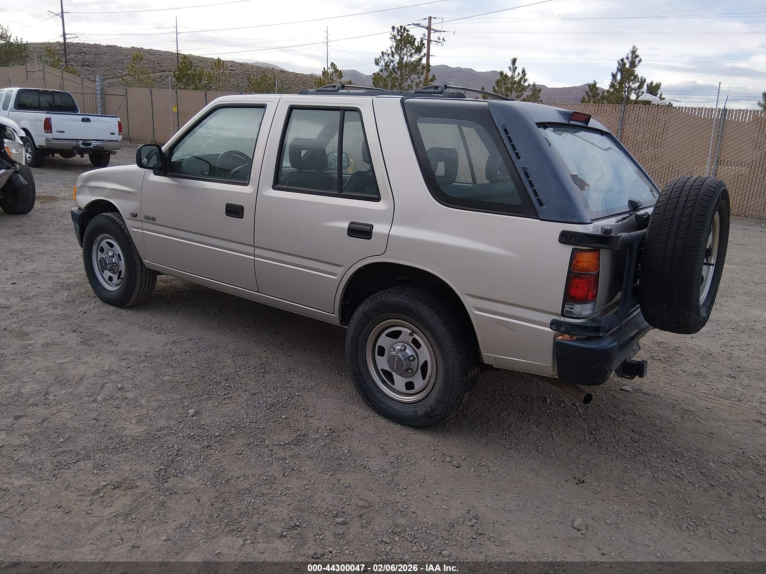 ISUZU RODEO image 3