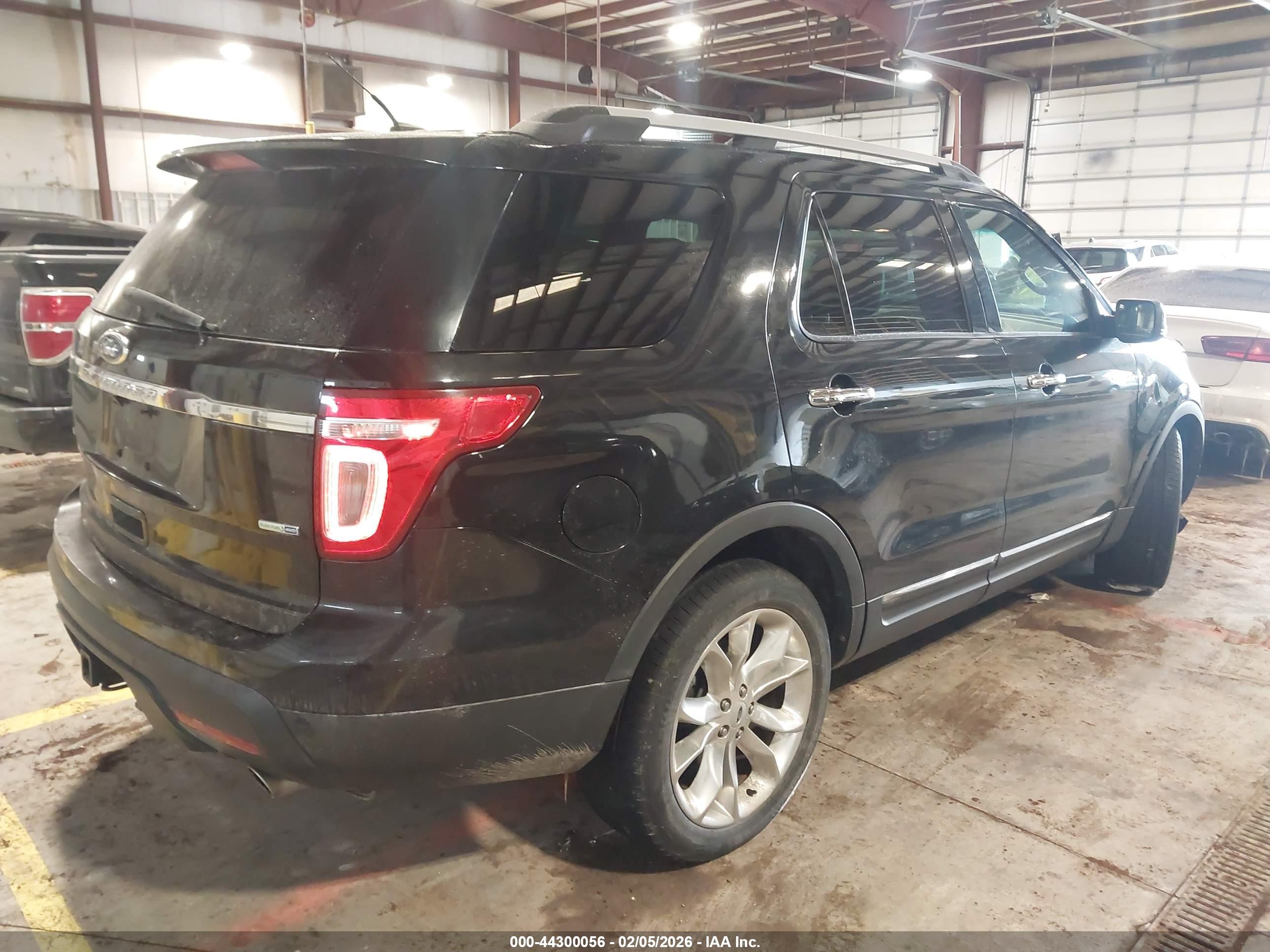 FORD EXPLORER image 4