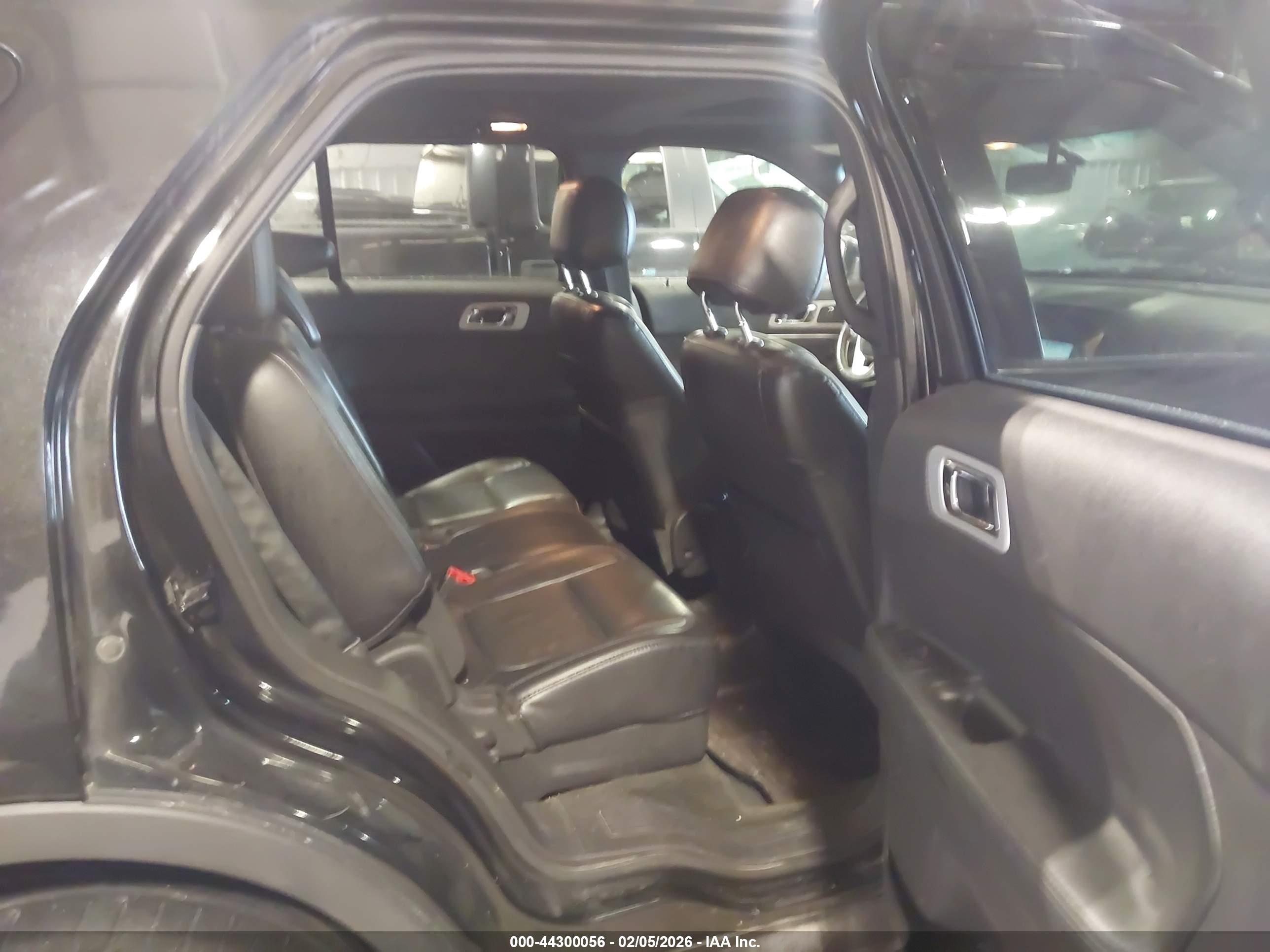 FORD EXPLORER image 8