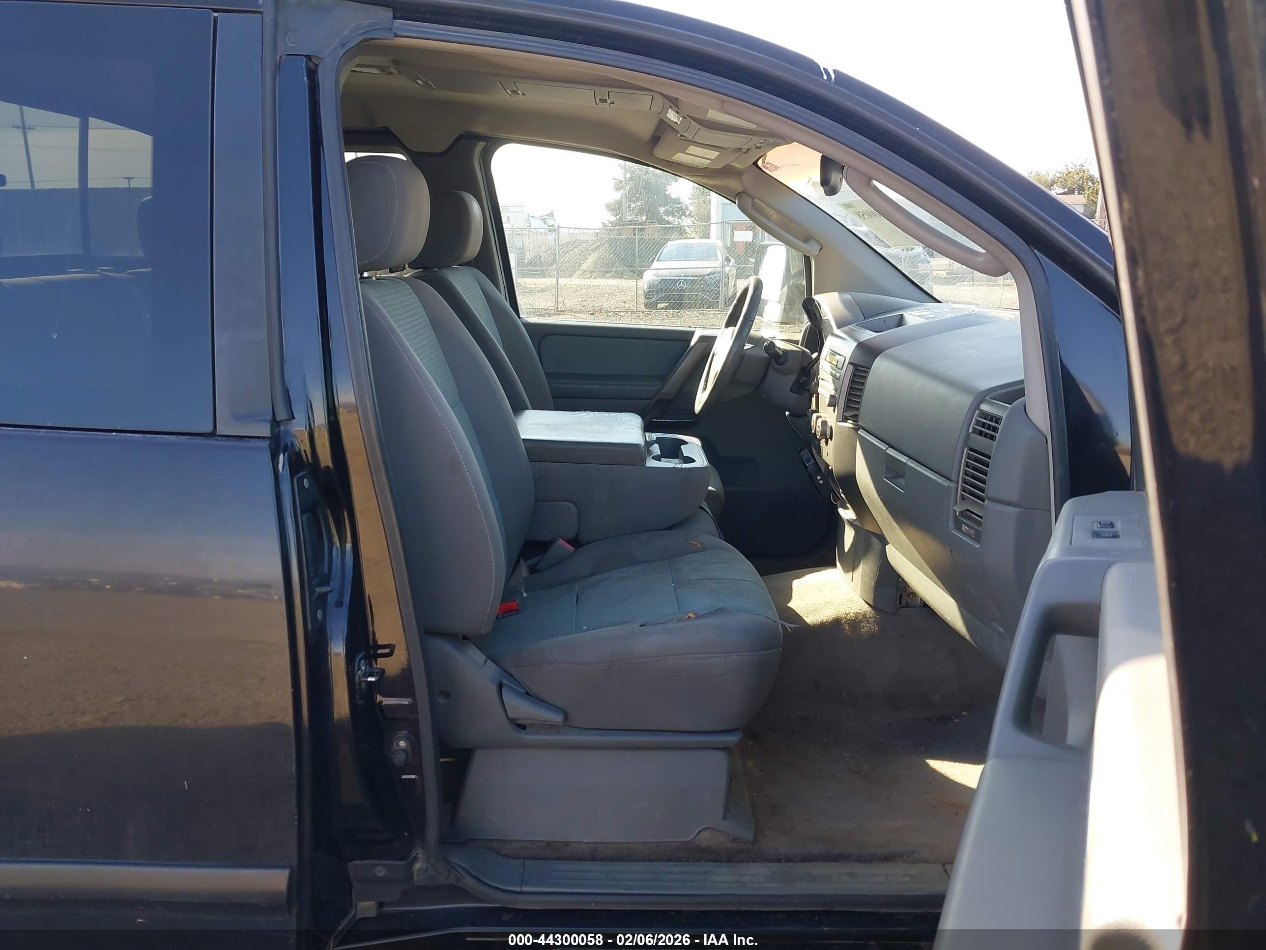 NISSAN TITAN image 5