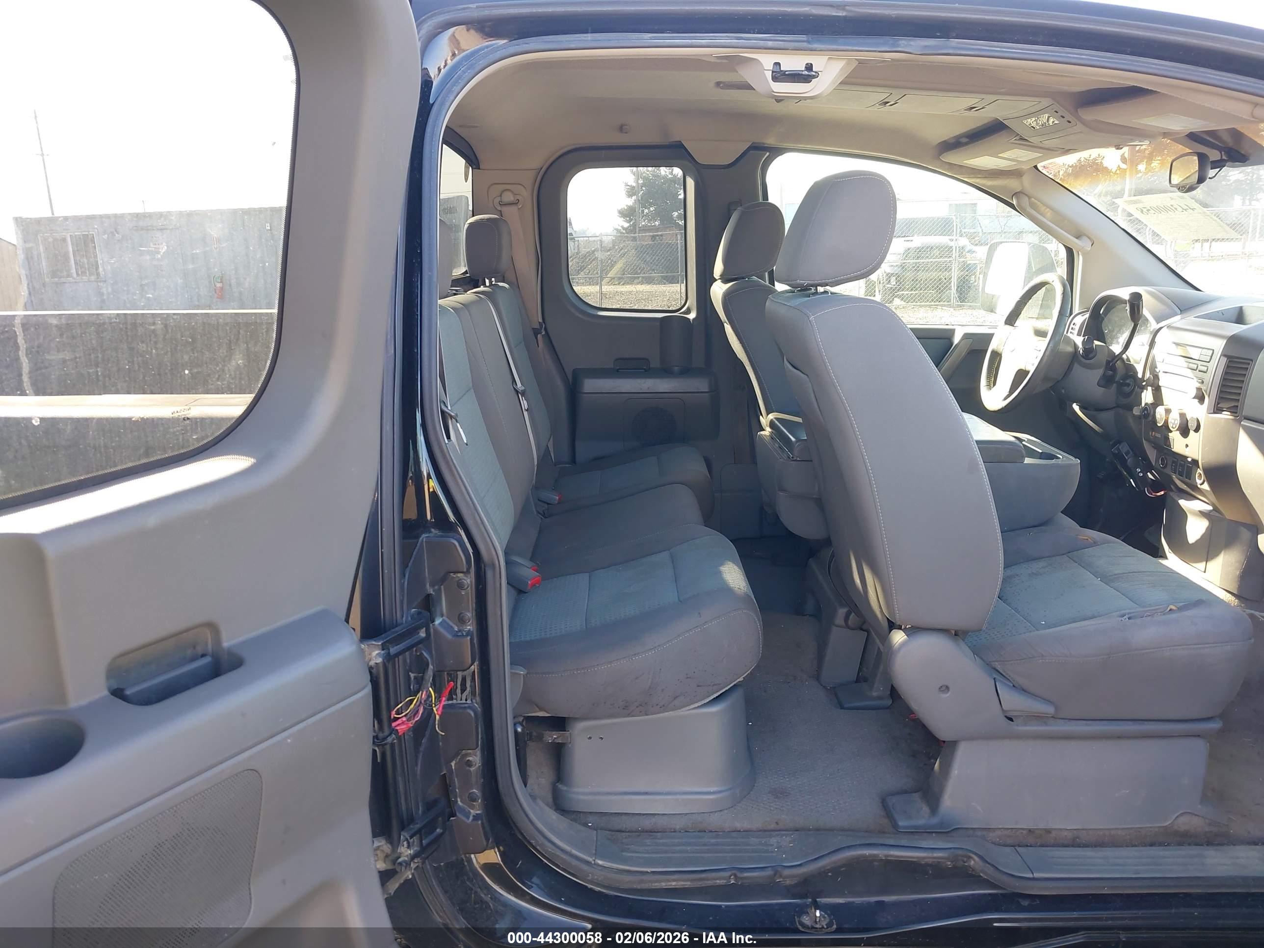 NISSAN TITAN image 8