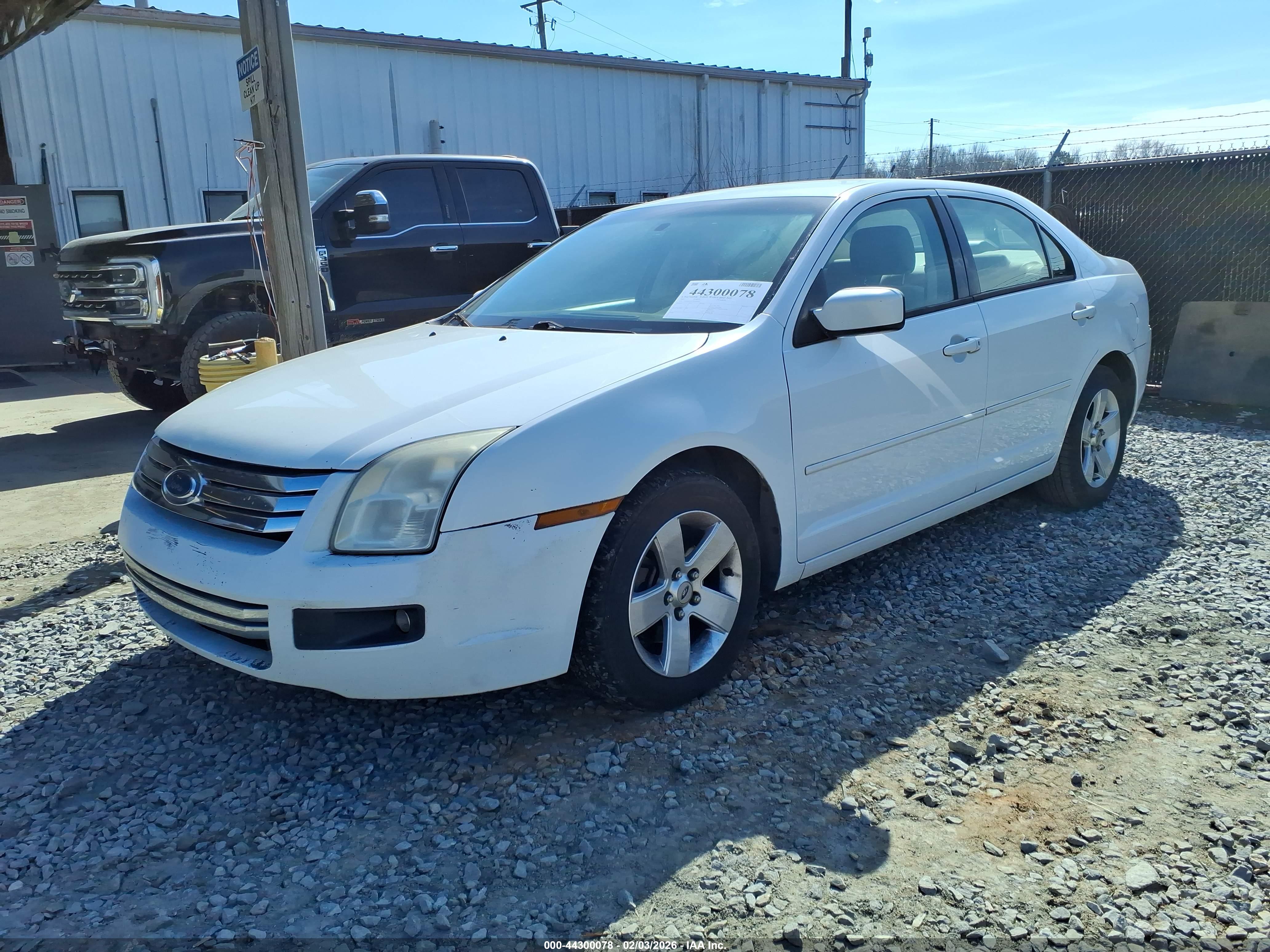 FORD FUSION image 2