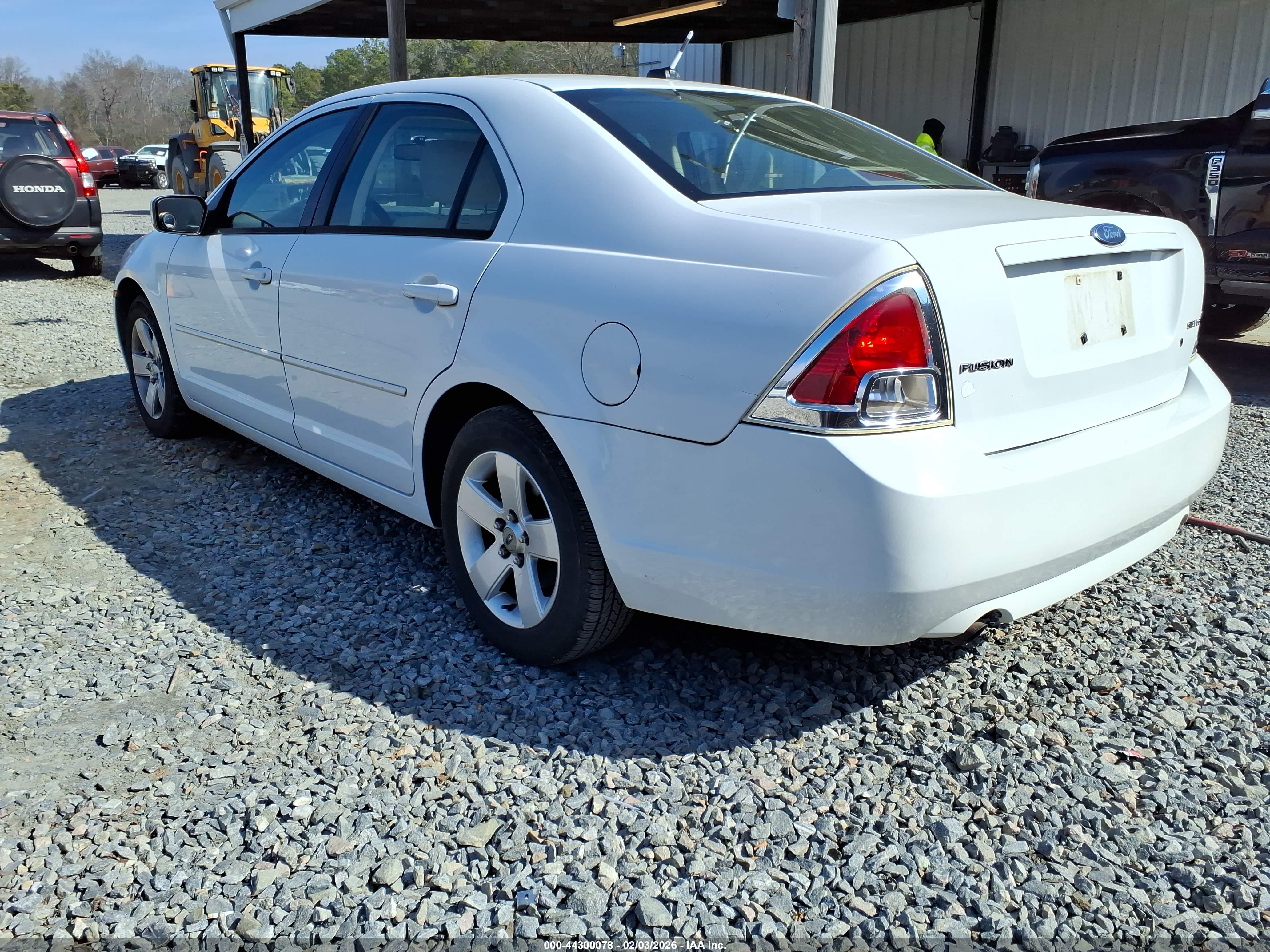FORD FUSION image 3