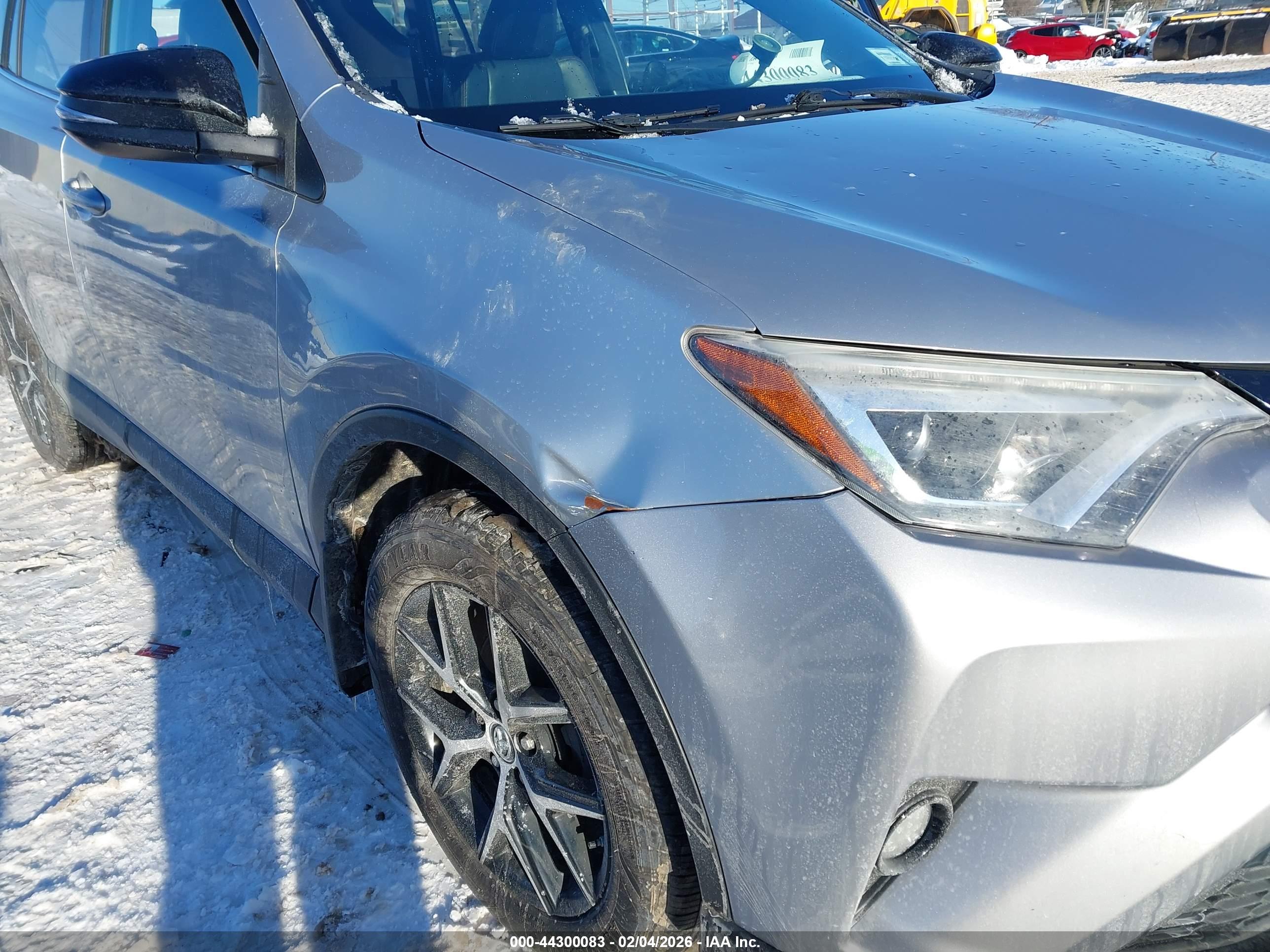 TOYOTA RAV4 image 6