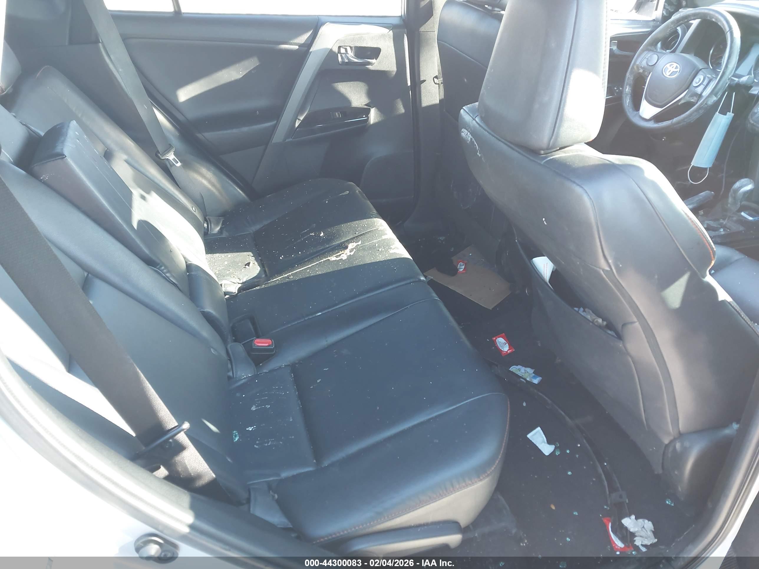 TOYOTA RAV4 image 8