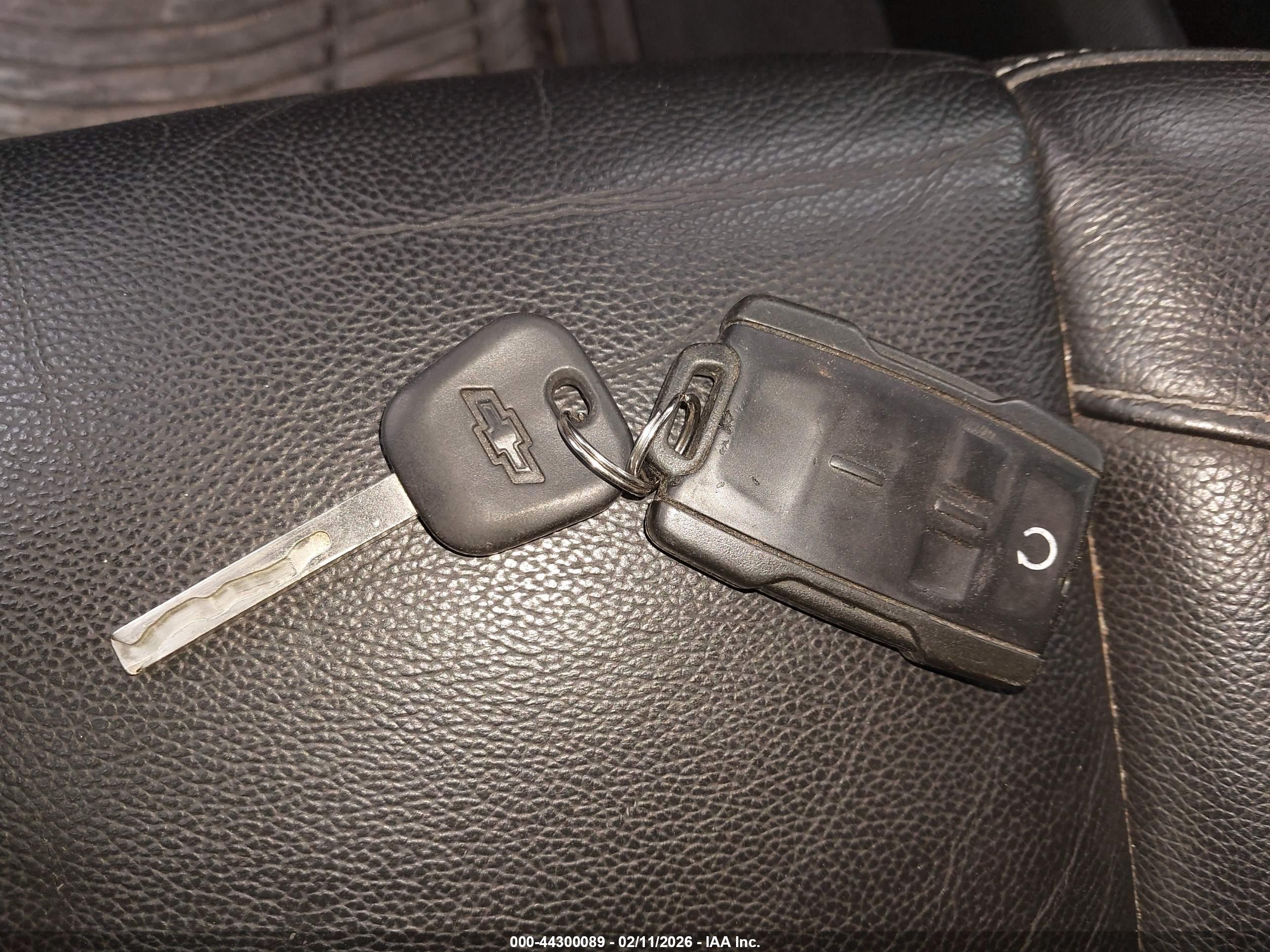 CHEVROLET SUBURBAN image 11