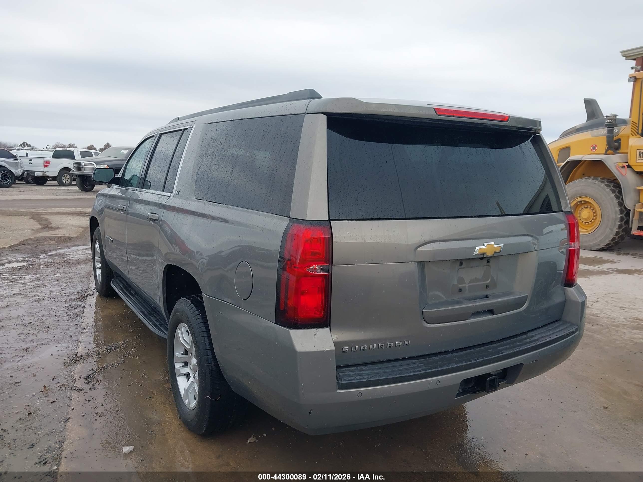 CHEVROLET SUBURBAN image 3
