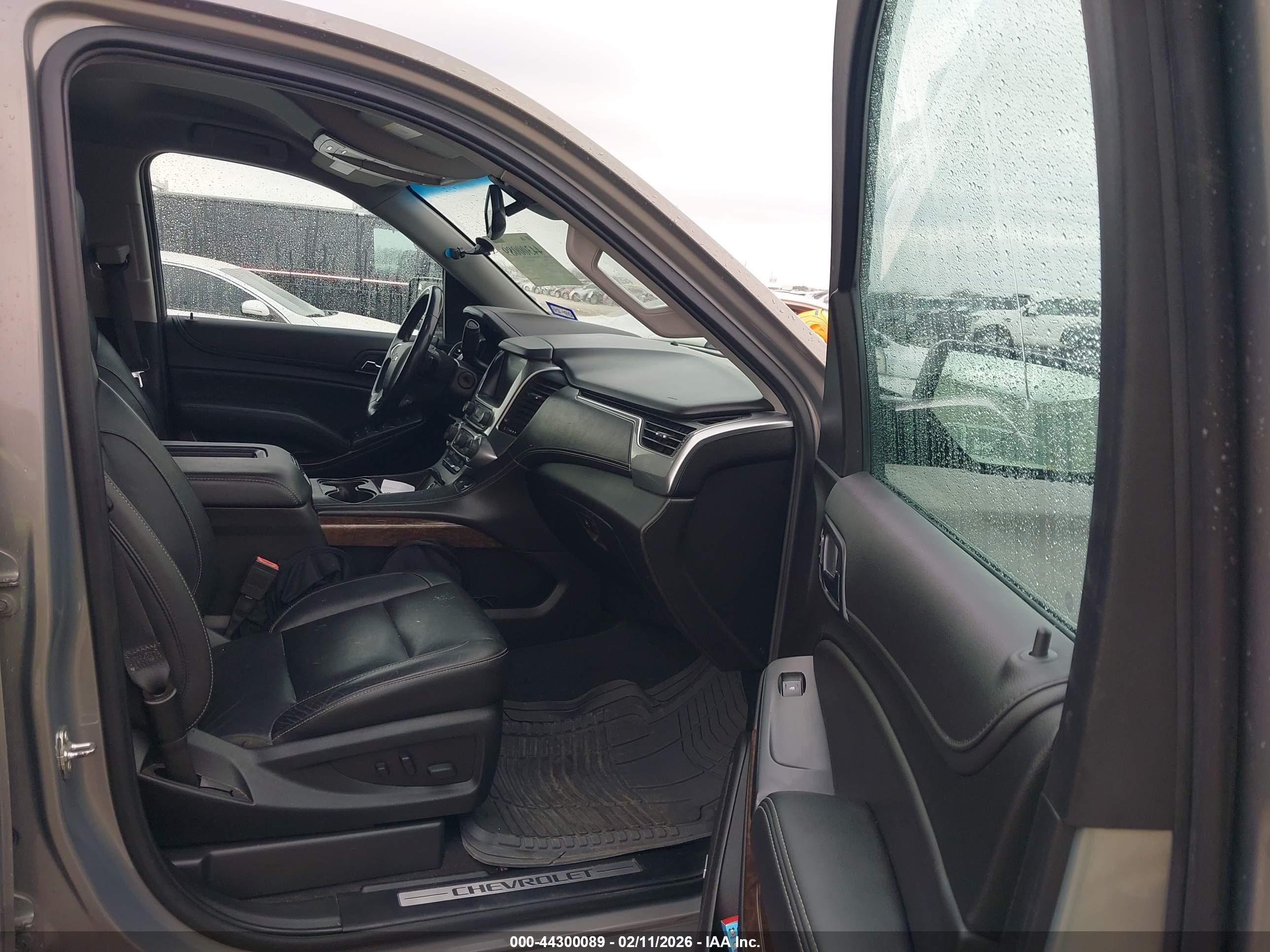 CHEVROLET SUBURBAN image 5
