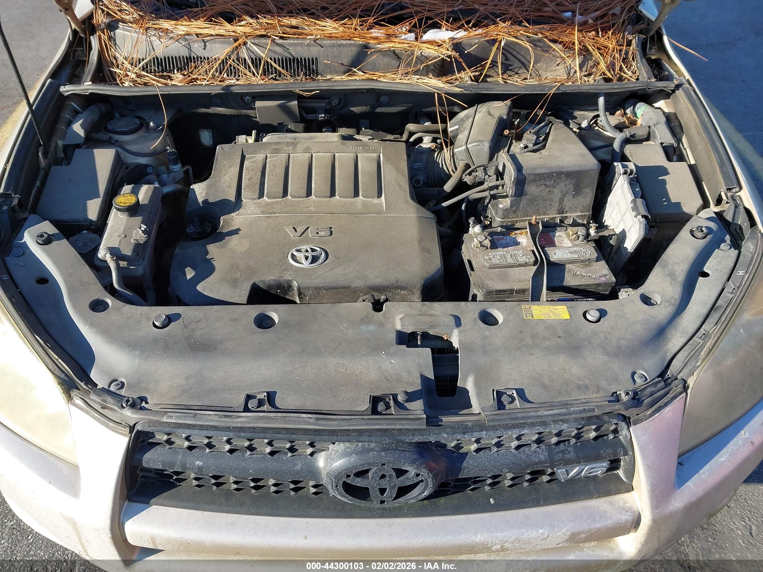 TOYOTA RAV4 image 10