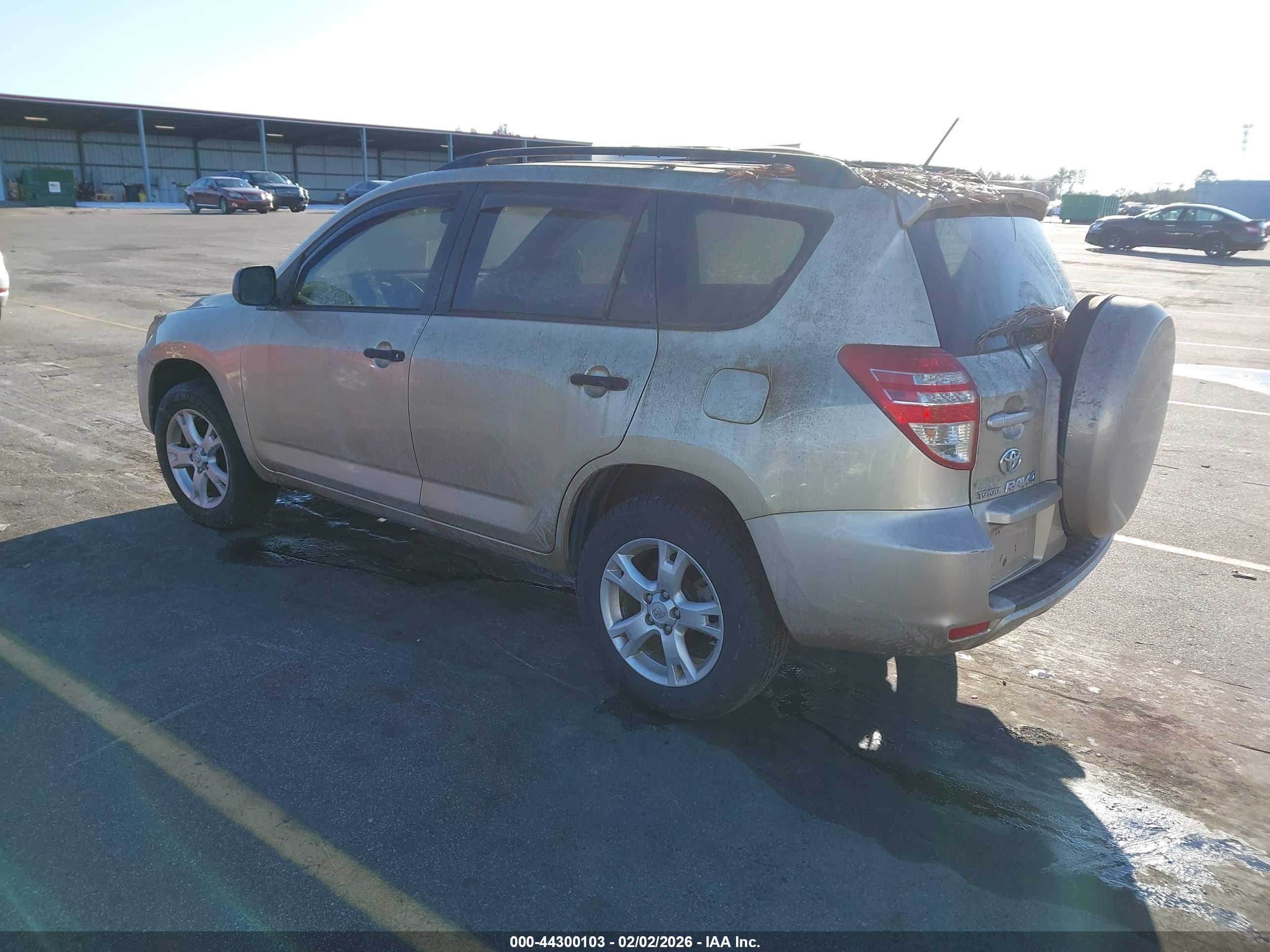TOYOTA RAV4 image 3