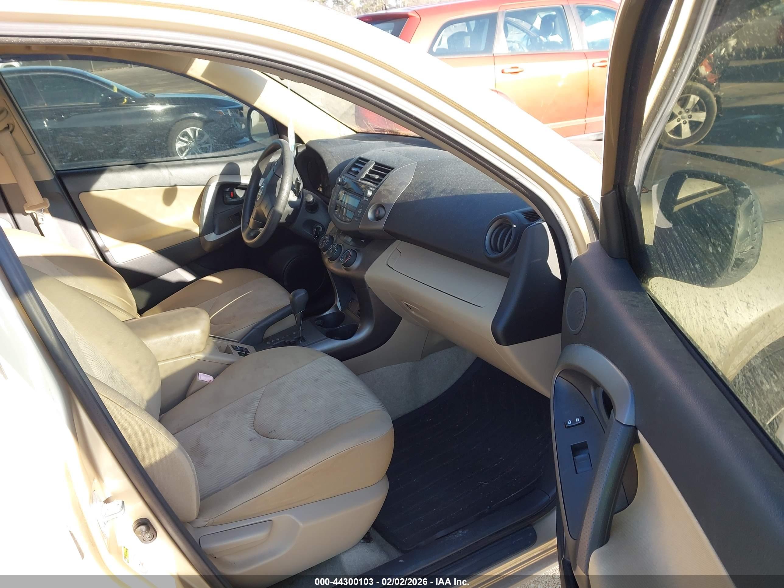 TOYOTA RAV4 image 5